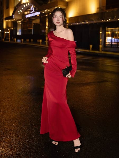 Full dáng Đầm trễ vai tiệc lụa dài tay dài D4562B