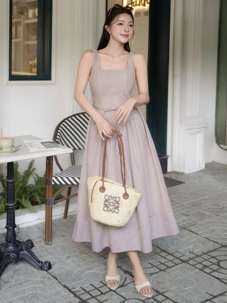 Đầm 2 dây dạo phố Linen dài sọc, cổ vuông tùng nhún phồng DAF43A