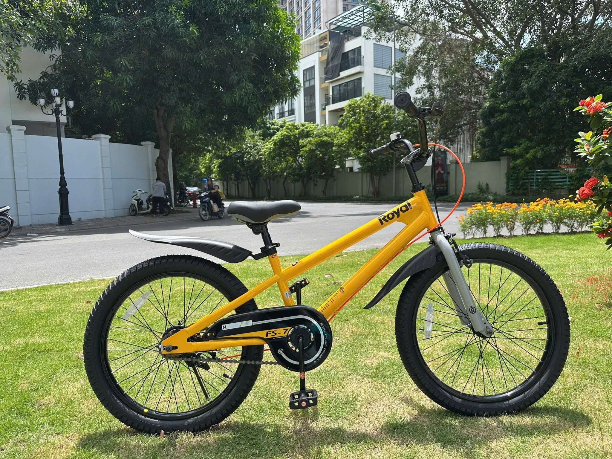 XE ĐẠP TRẺ EM ROYALBABY FREESTYLE - FS7 SIZE 20 CHO BÉ 7-12 TUỔI