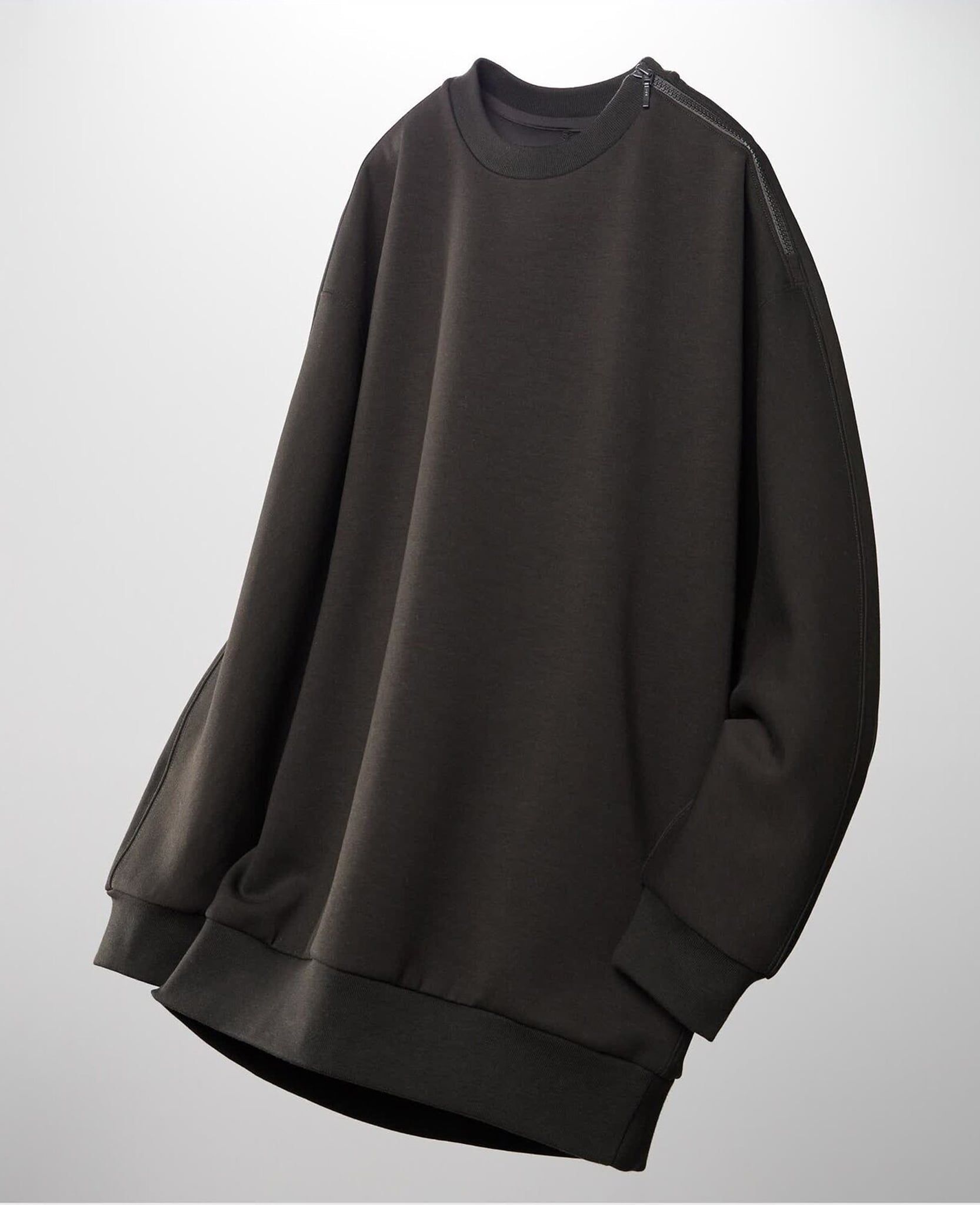  10.08.24 - VTG DRY SWEAT RELAXED SWEATSHIRT - UNIQLO 