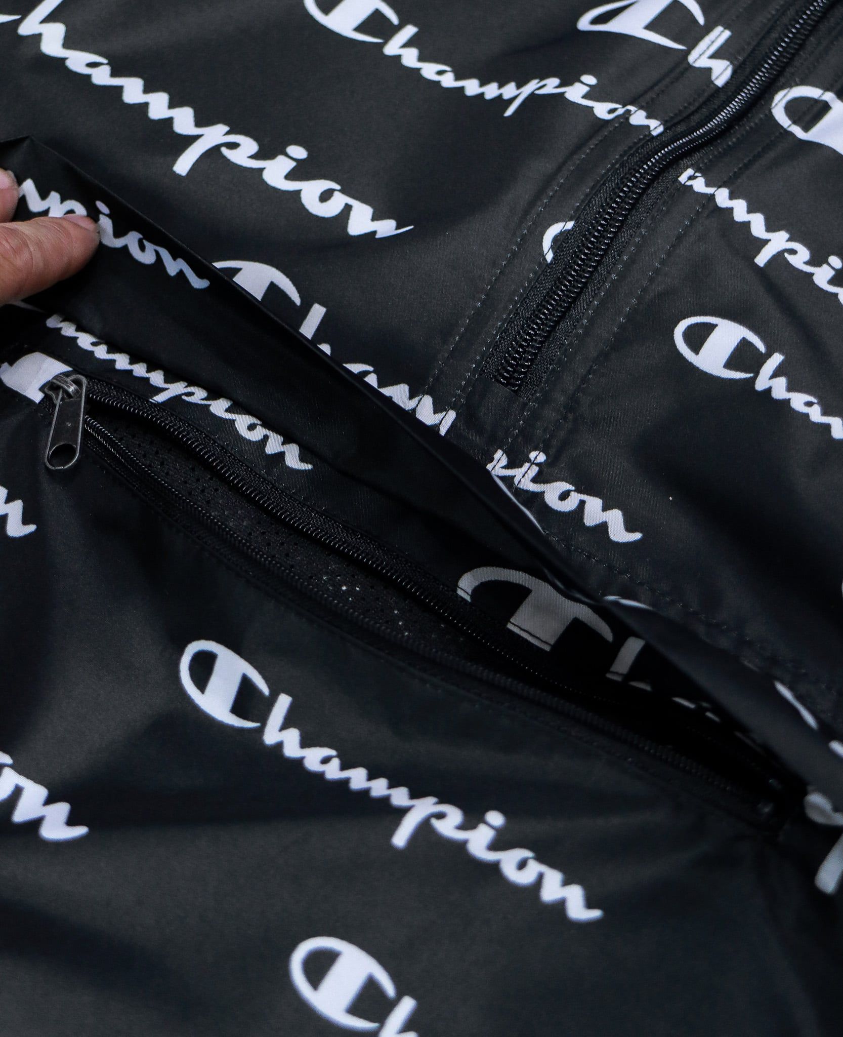  [PASS ĐỒ] - QUARTER ZIP WINDBREAKER JACKET - CHAMPION 