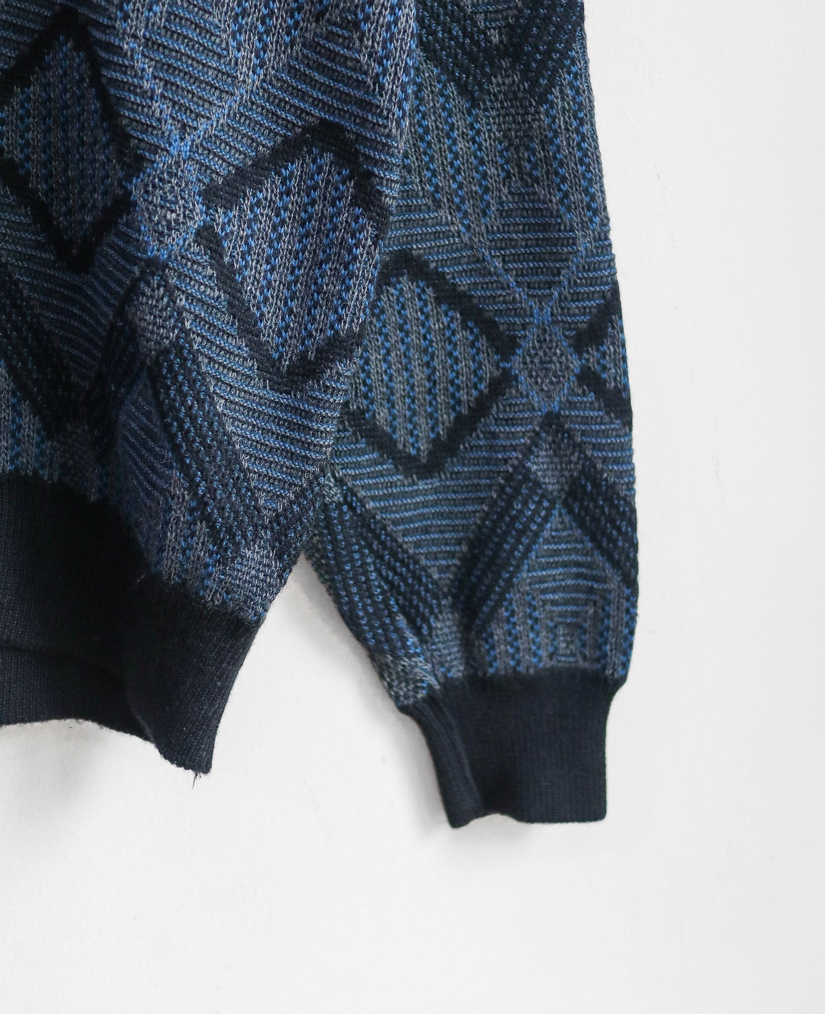  12.03.24 - VTG KNIT SWEATSHIRT - PARIS 