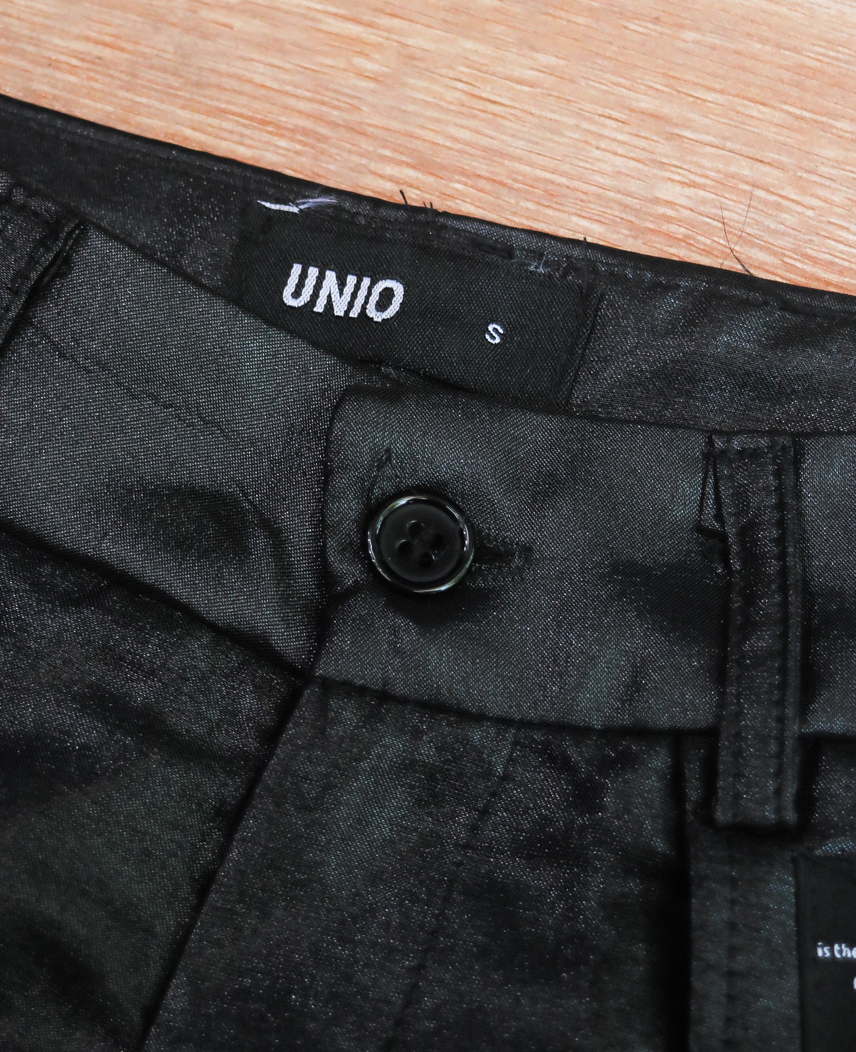  [PASS ĐỒ] - CROPPED SATIN PANTS - UNIQ 