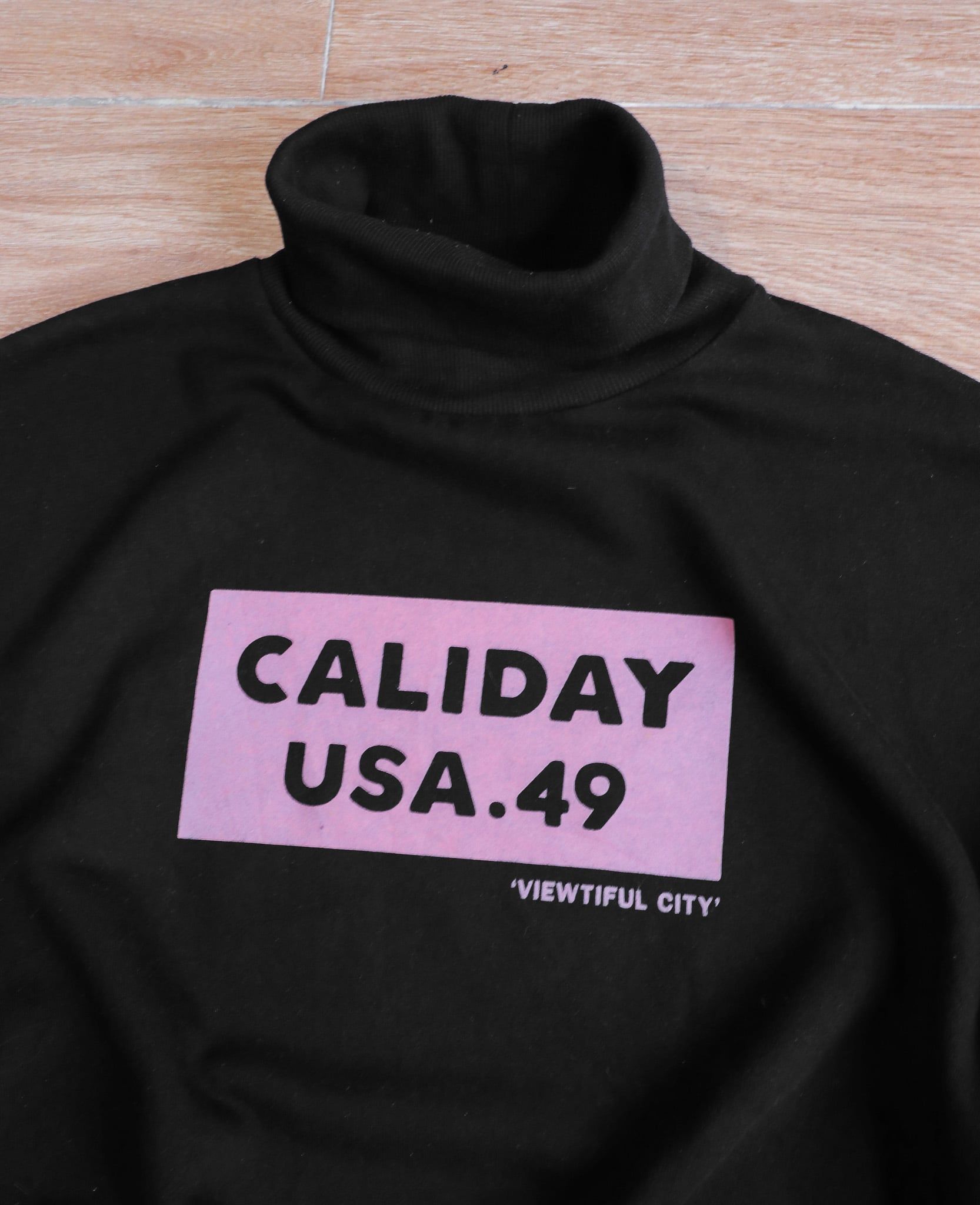  11.19.24 - VTG CROPPED TURTLENECK SWEATSHIRT - WHO.A.U 