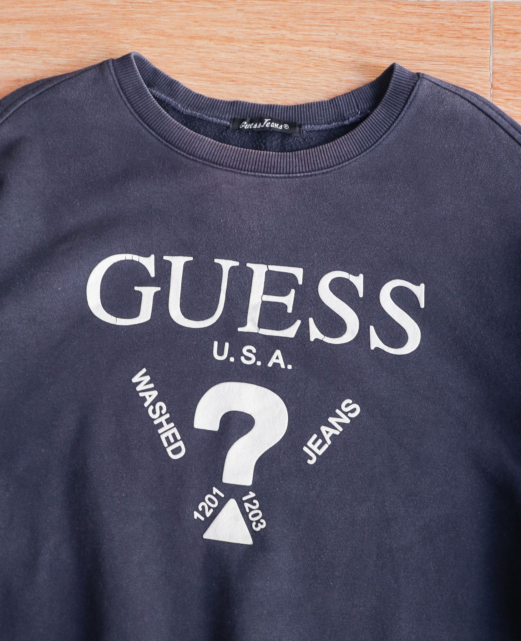  11.19.24 - VTG OVERSIZED SWEATSHIRT - GUESS JEANS 