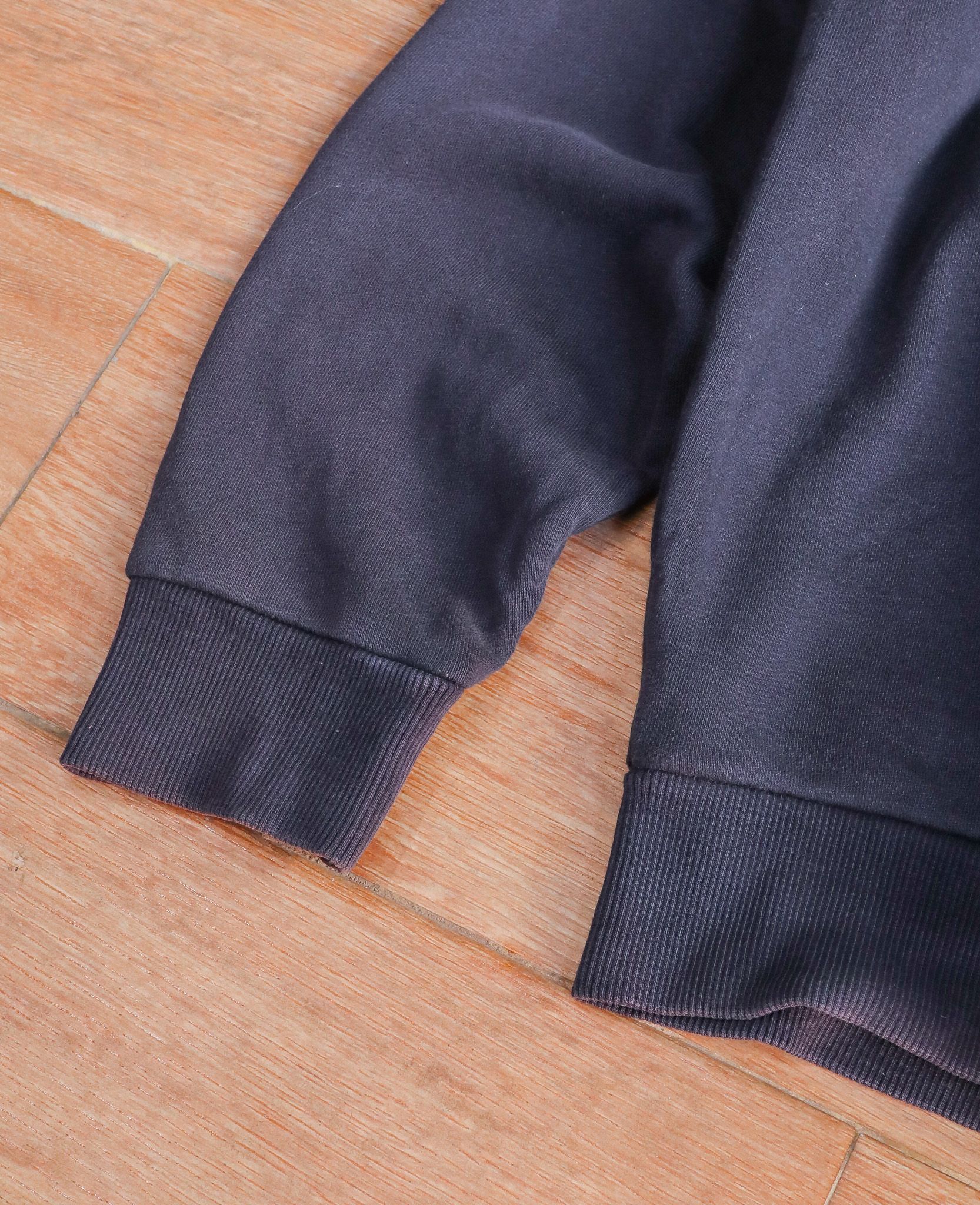  11.19.24 - VTG OVERSIZED SWEATSHIRT - GUESS JEANS 