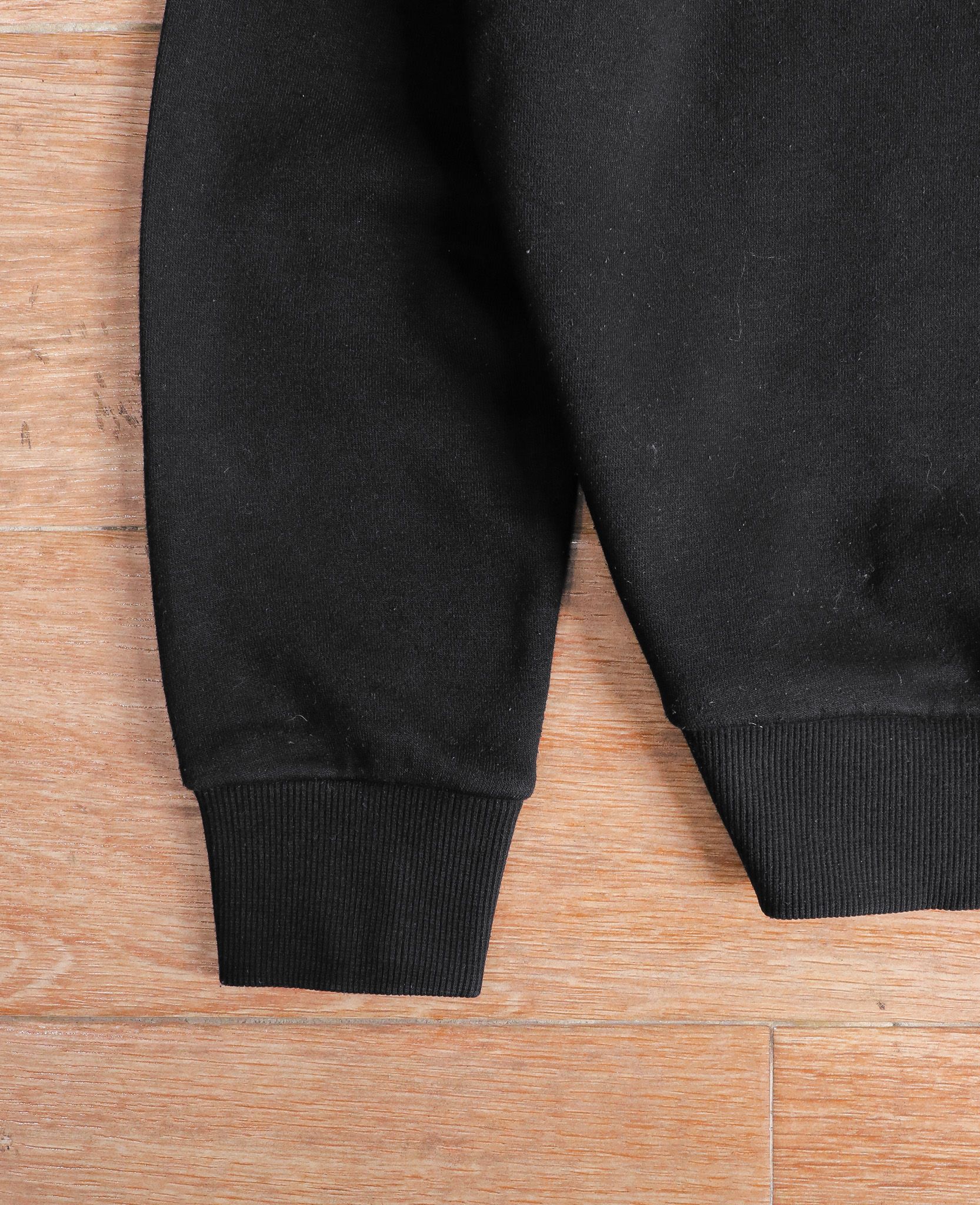 11.19.24 - VTG SWEATSHIRT - GUESS 