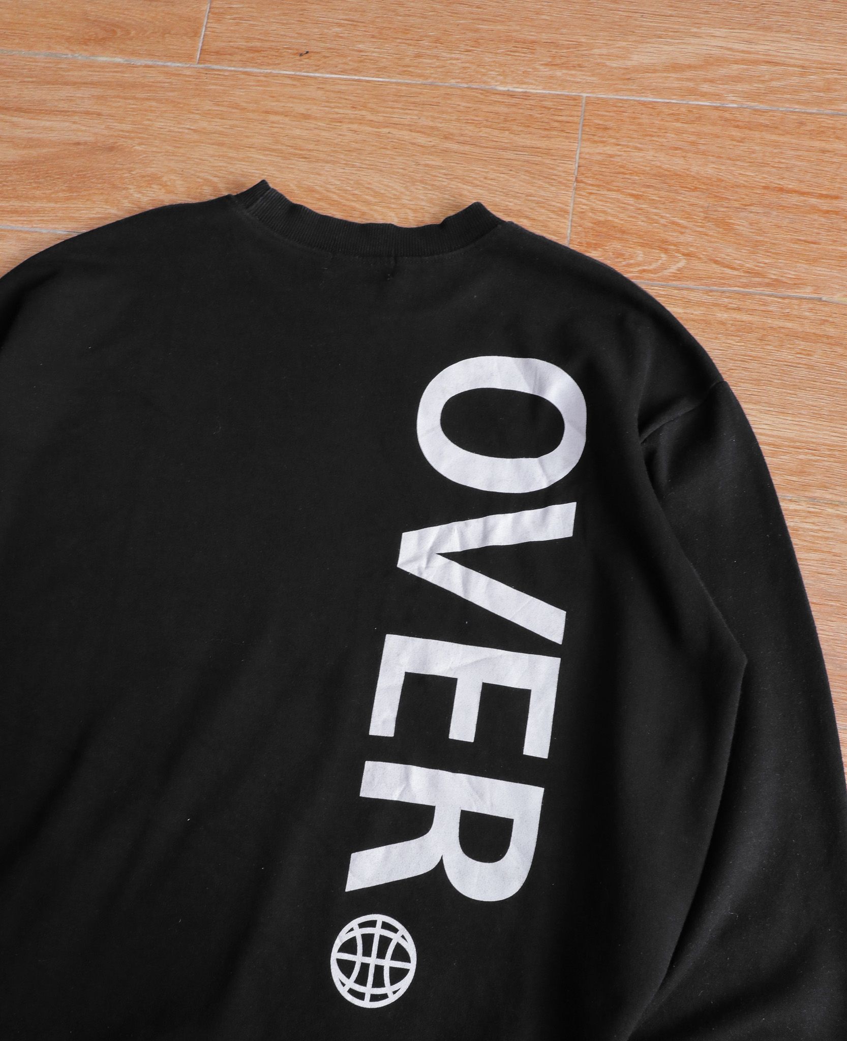  11.19.24 - VTG OVERSIZED SWEATSHIRT - BANANA FACTORY 