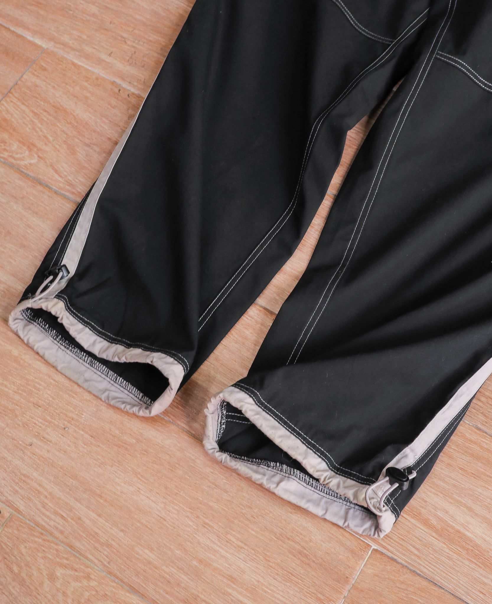  11.18.24 - VTG OUTDOOR CARGO PANTS 