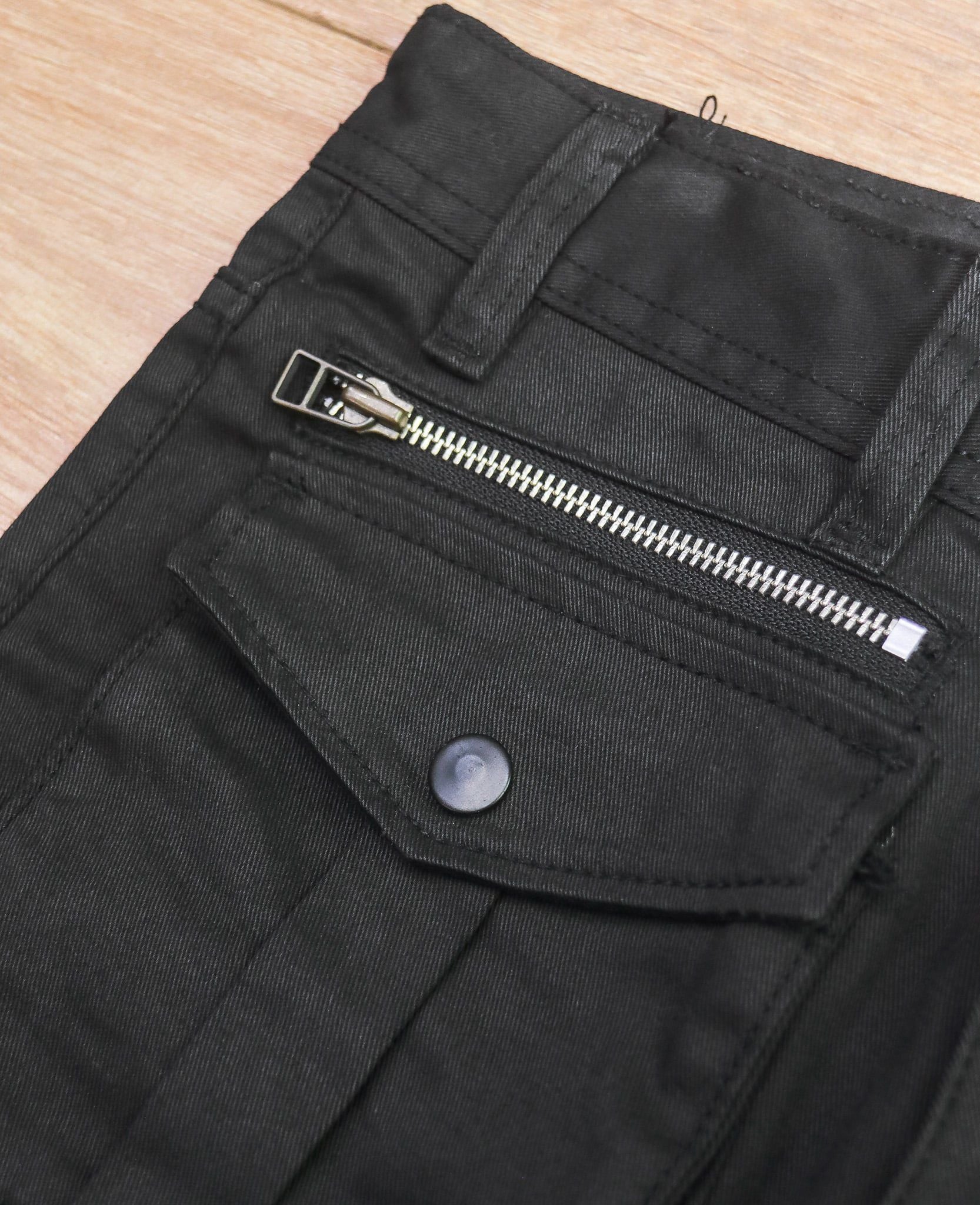  [PASS ĐỒ] - COATED PANTS - IVANKOK 