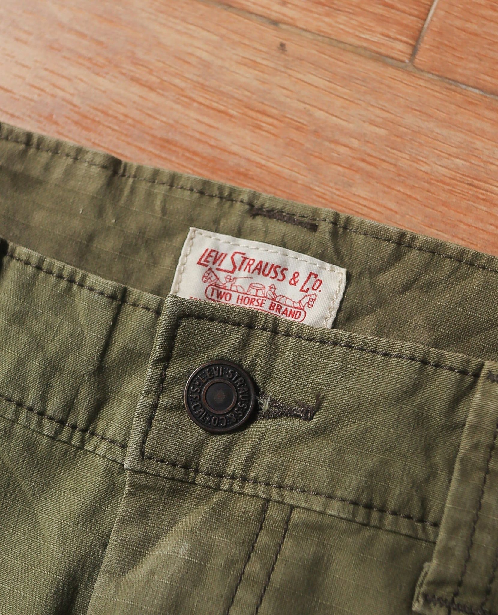 08.21.24 - VTG CARGO PANTS - LEVI'S 
