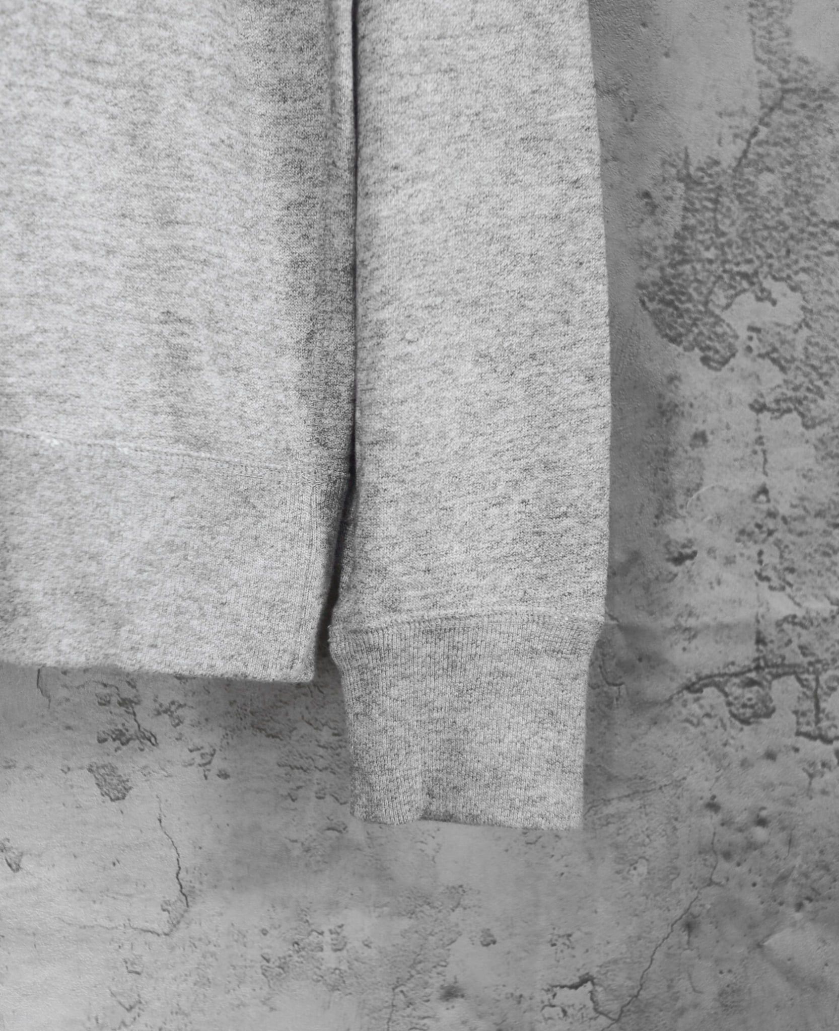  03.14.24 - VTG SWEATSHIRT - UNIQLO 