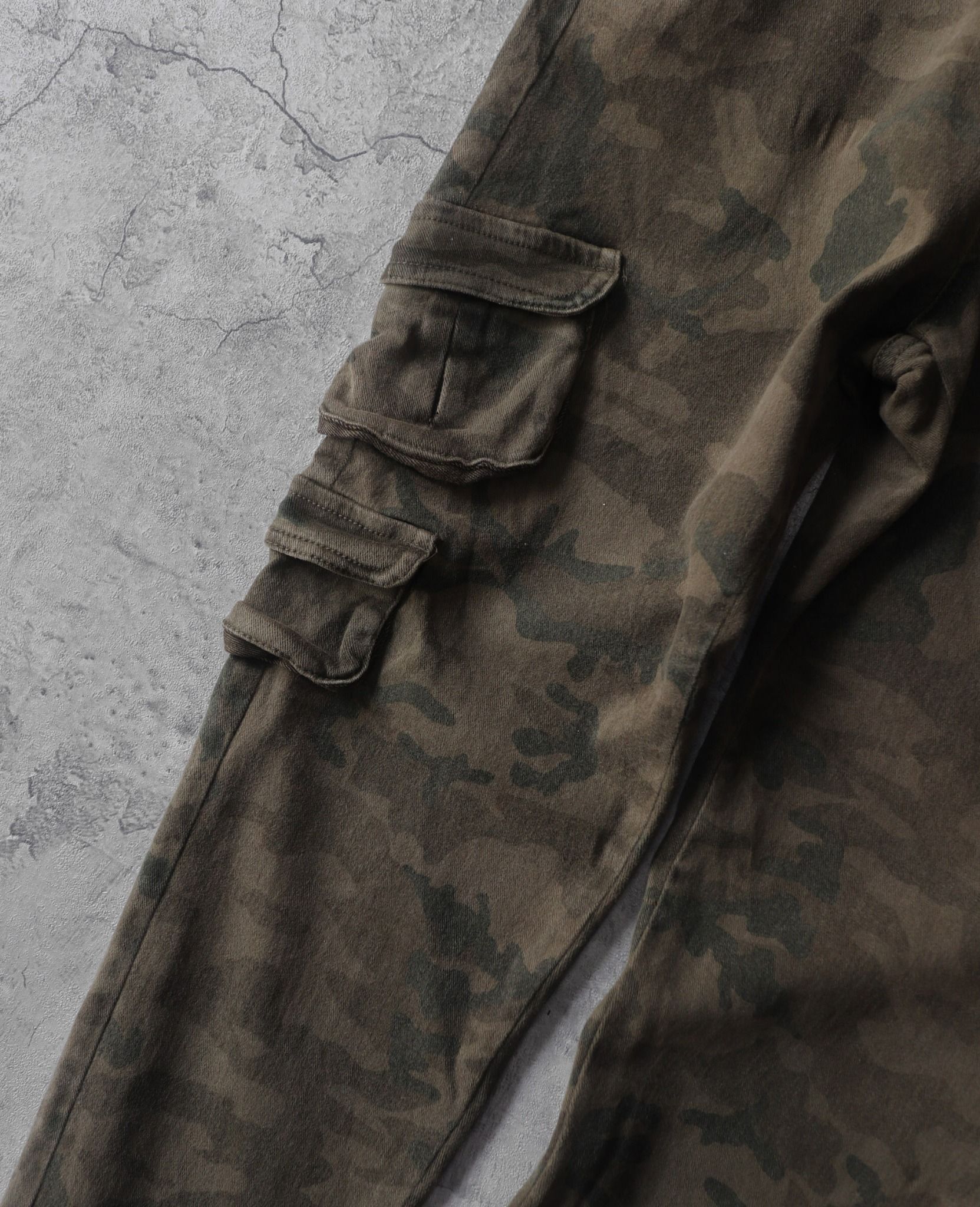  01.23.24 - VTG CROPPED CARGO PANTS - MAD 