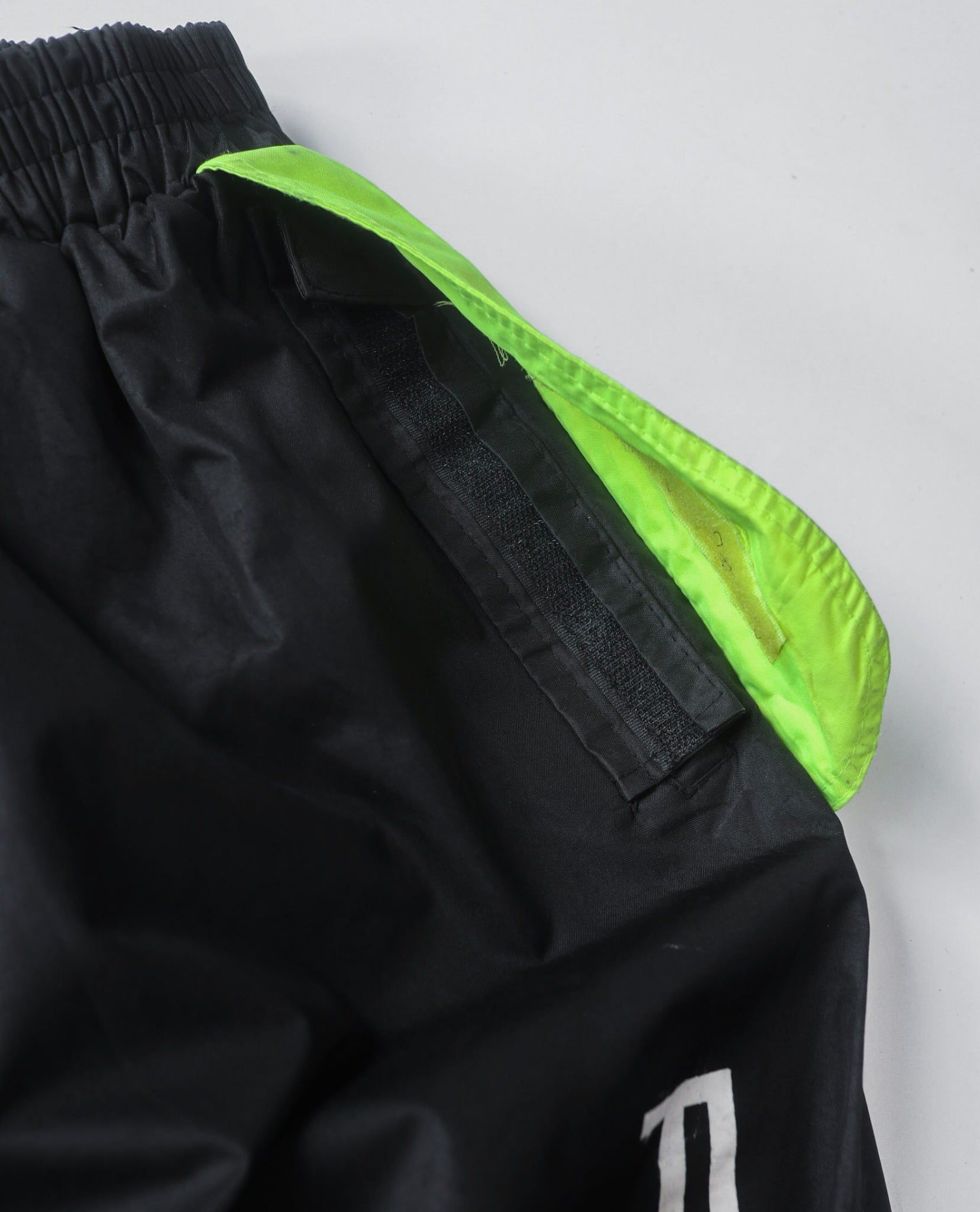  06.10.23 - VTG WIND PANTS - POLE 