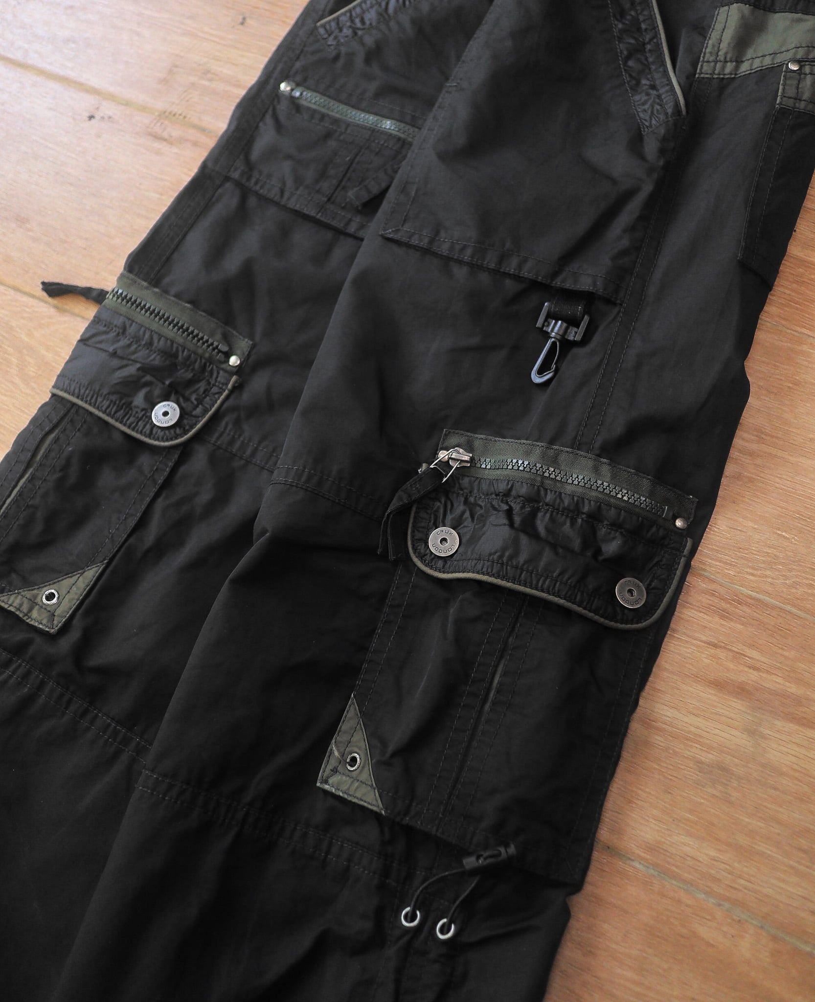  09.30.24 - VTG NYLON CARGO PANTS - CRUX 