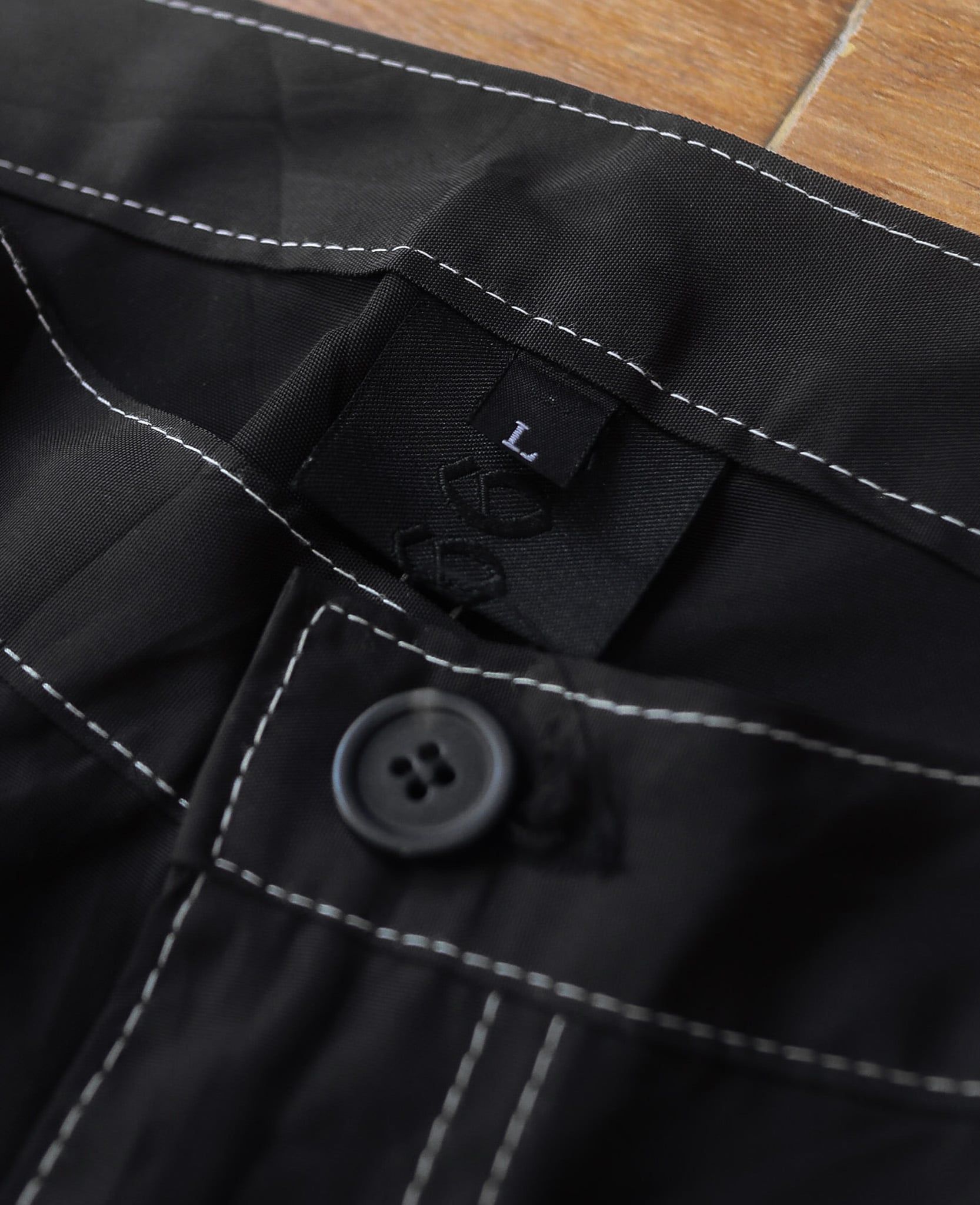  09.30.24 - VTG NYLON CARGO JOGGER PANTS - 99% 