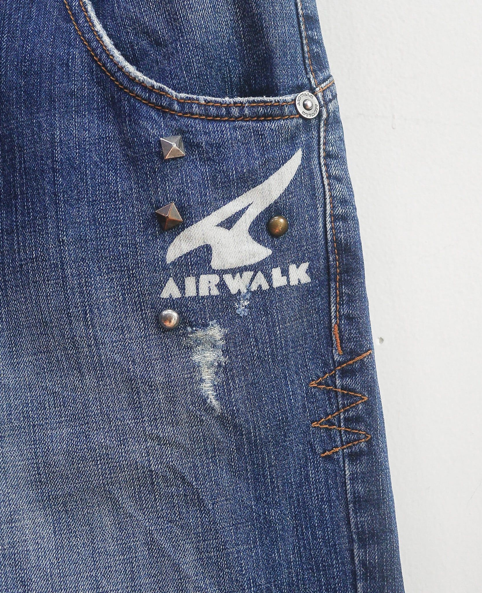  10.04.24 - VTG BAGGY DENIM PANTS - AIRWALK 
