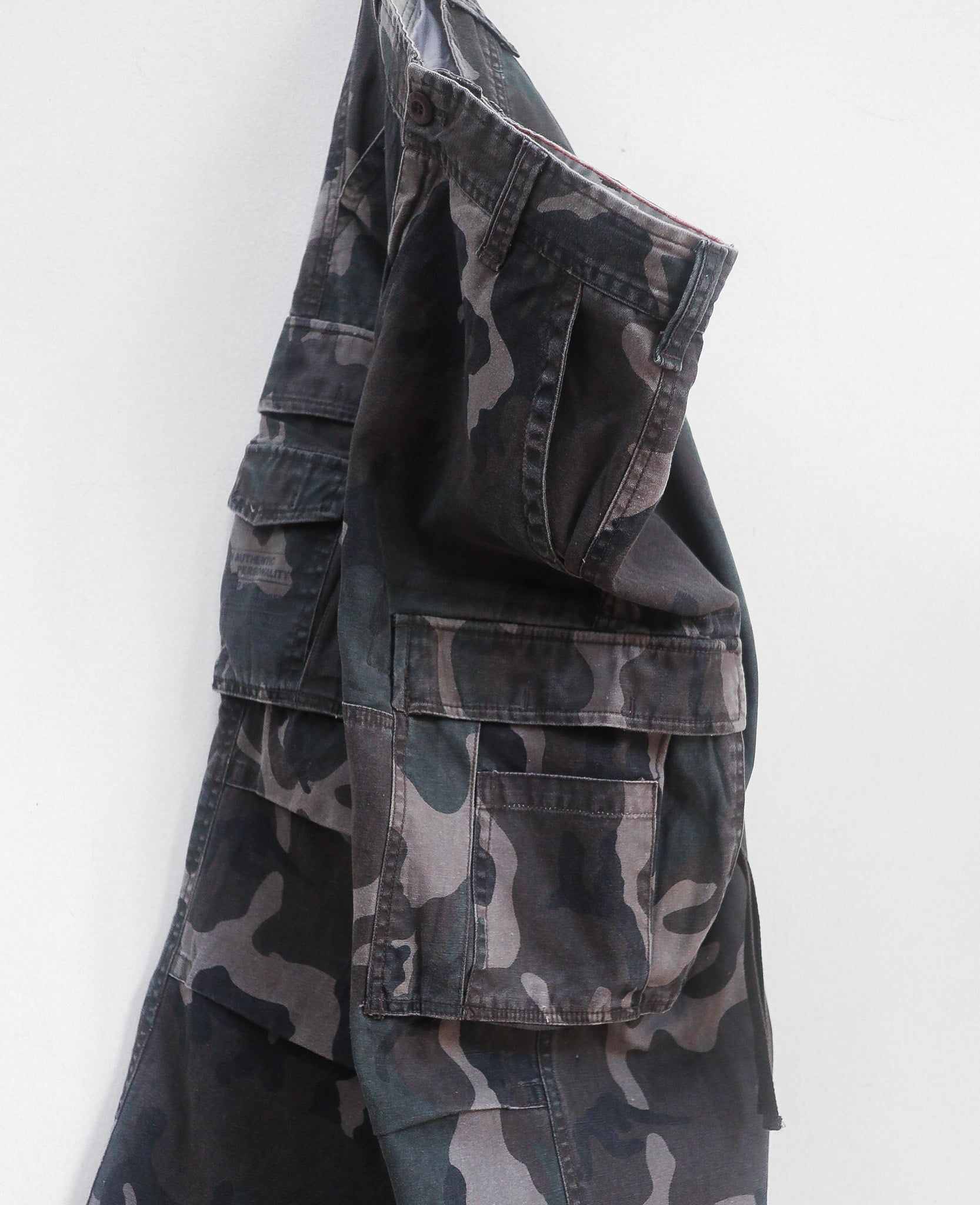  10.05.24 - VTG MILITARY CARGO PANTS - CHEVRE 
