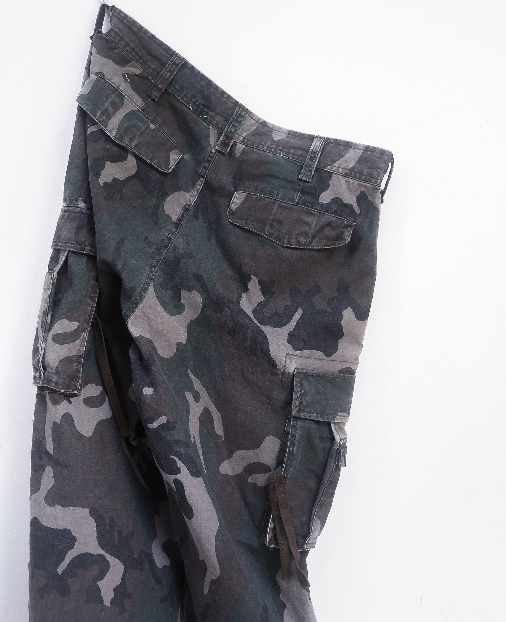  10.05.24 - VTG MILITARY CARGO PANTS - CHEVRE 