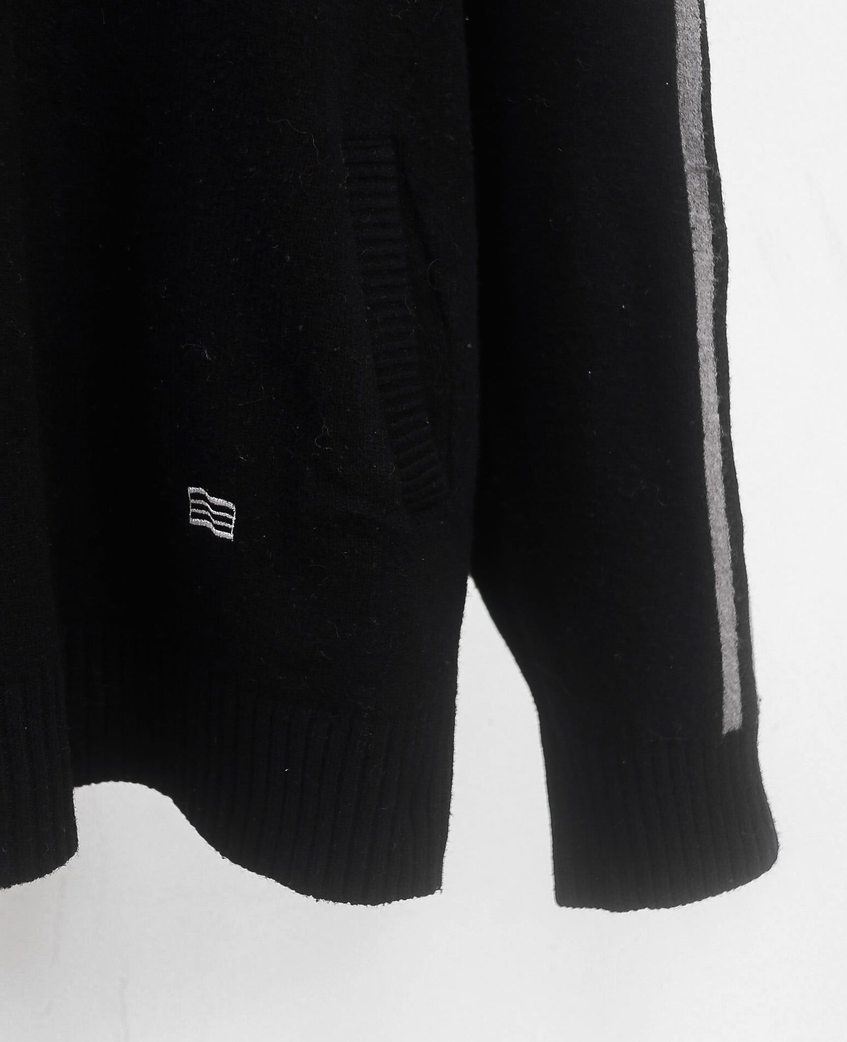 10.06.24 - VTG KNIT SWEATSHIRT - ADIDAS 