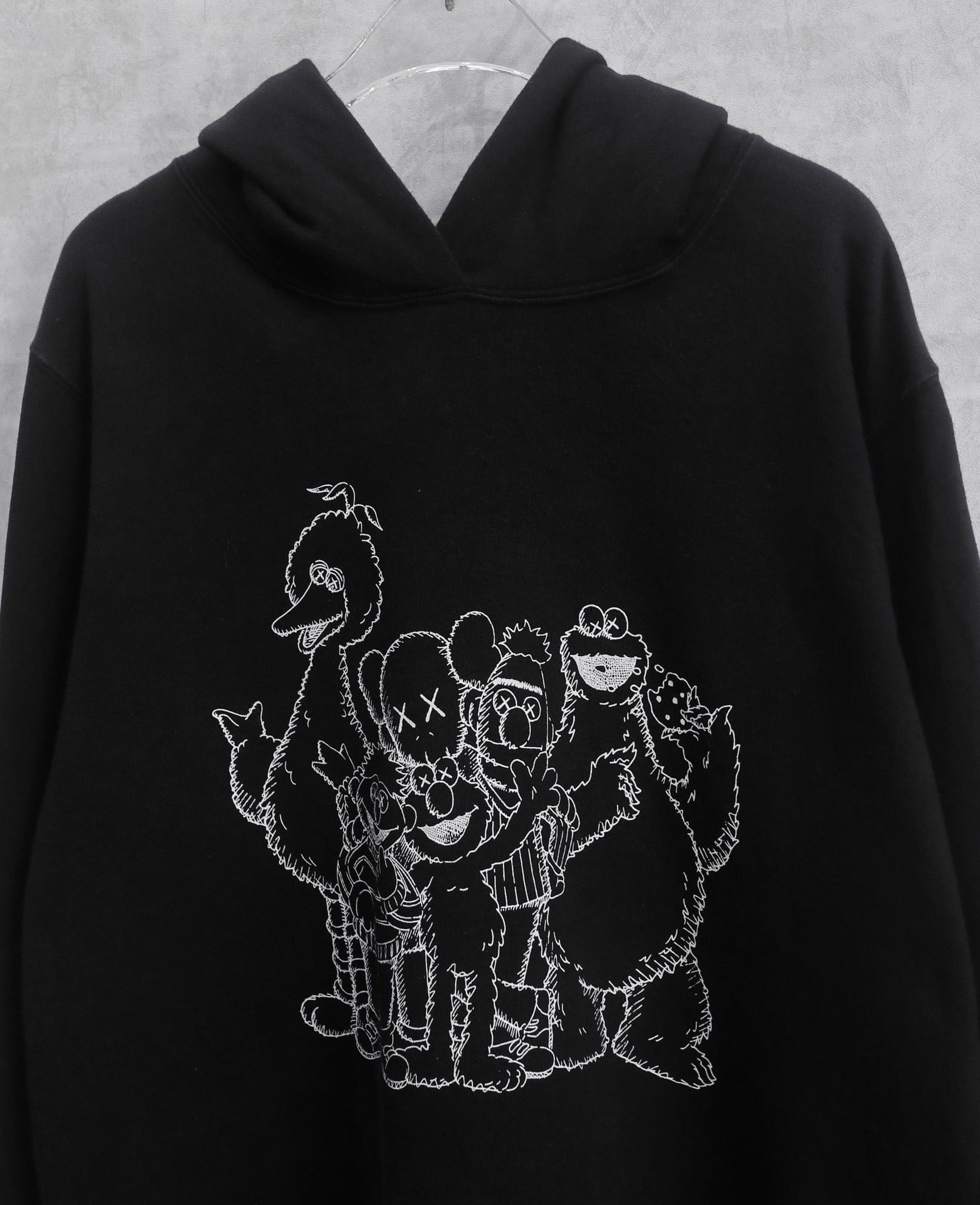  03.19.24 - VTG PULLOVER HOODIE - UNIQLO X KAWS X SESAME STREET 