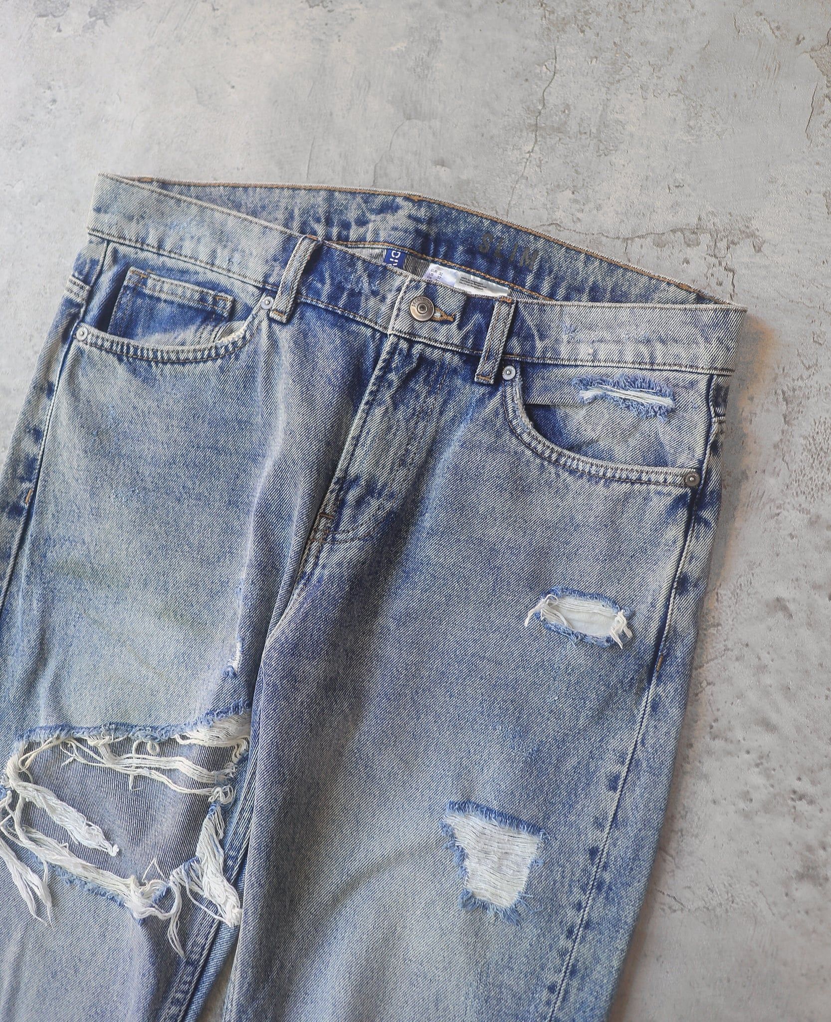  10.09.24 - VTG DESTROYED DENIM PANTS - H&M DIVIDED 