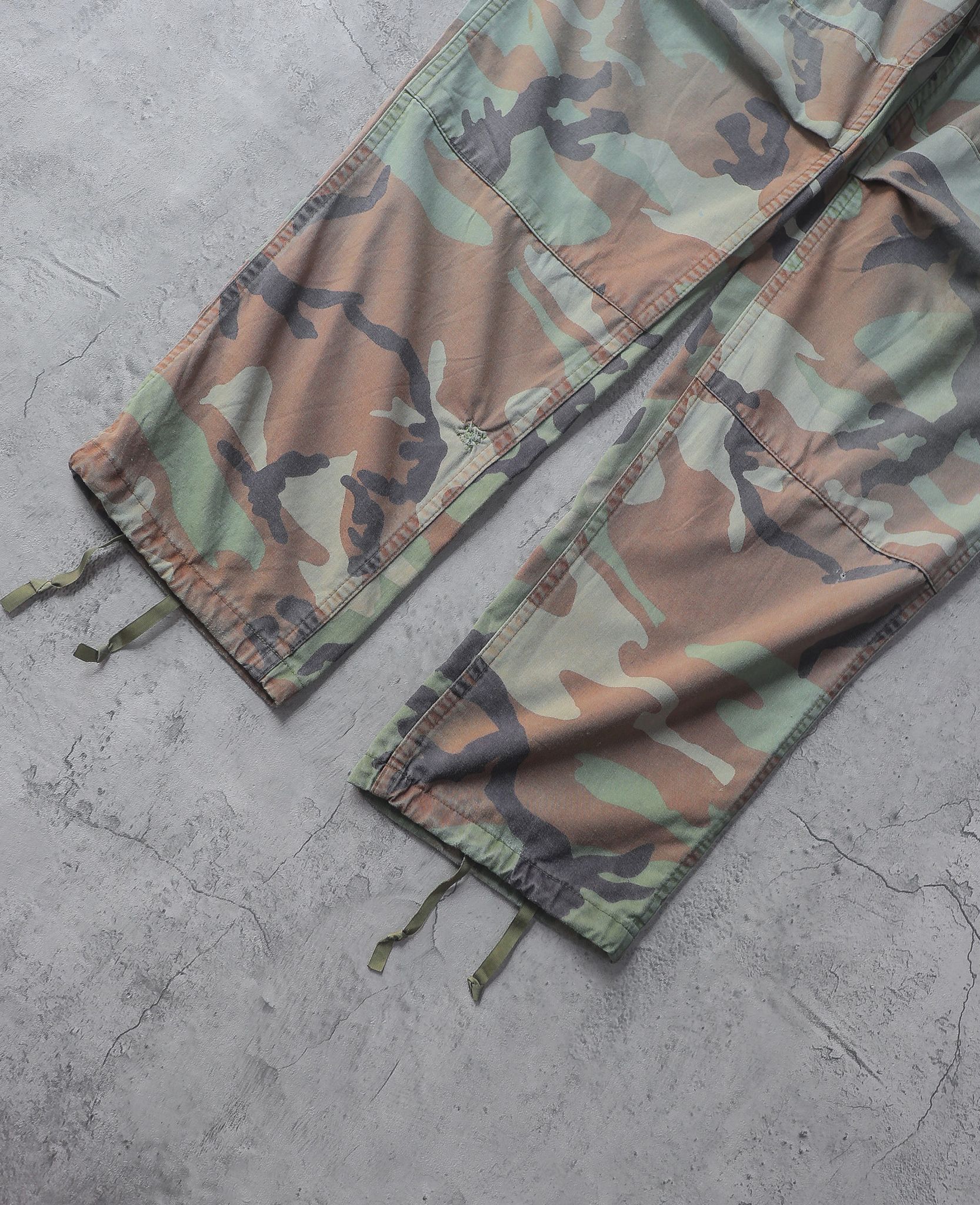  10.11.24 - VTG MILITARY CARGO PANTS 