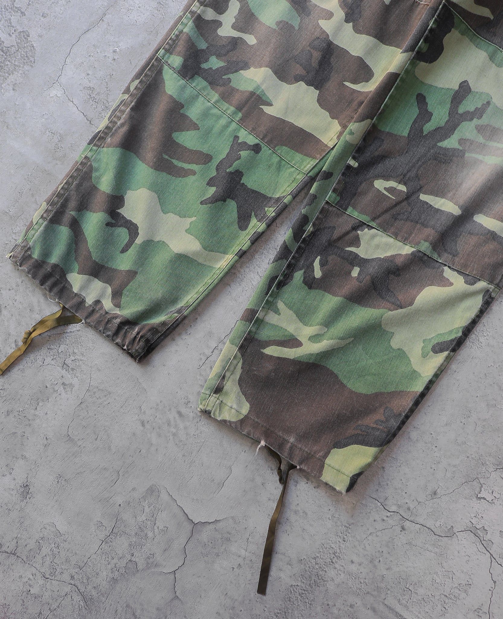  10.11.24 - VTG MILITARY CARGO PANTS 