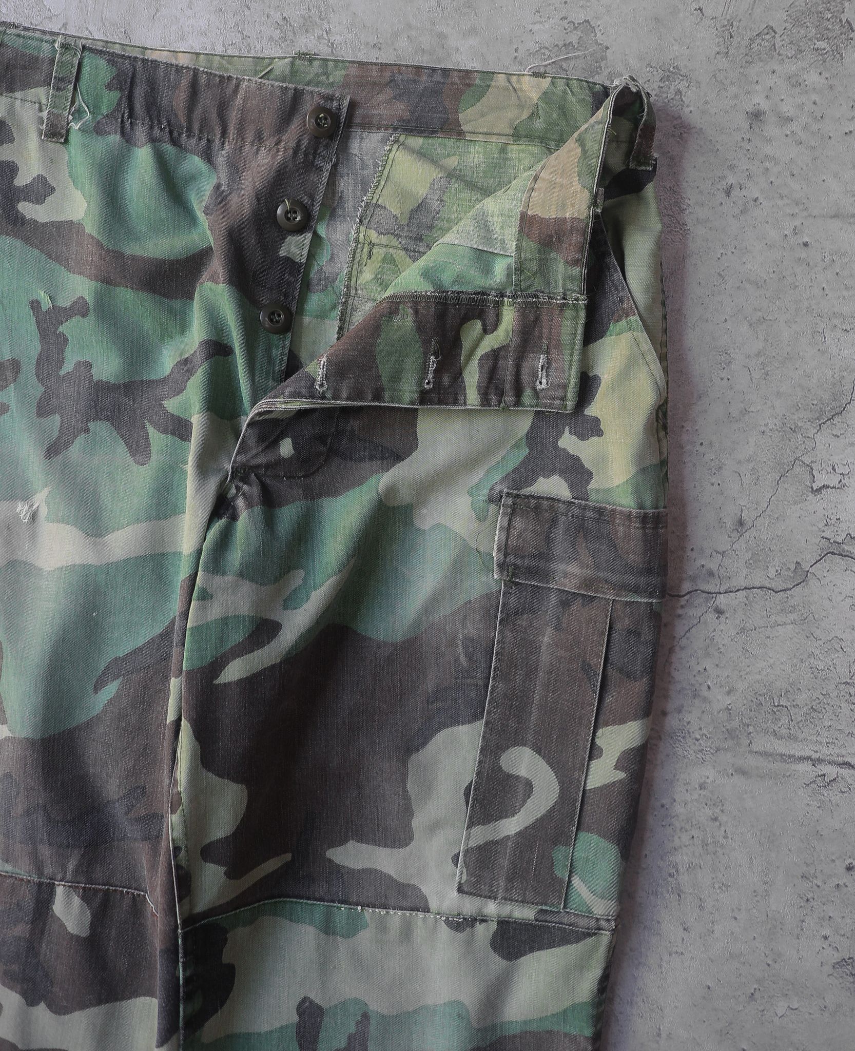  10.11.24 - VTG MILITARY CARGO PANTS 