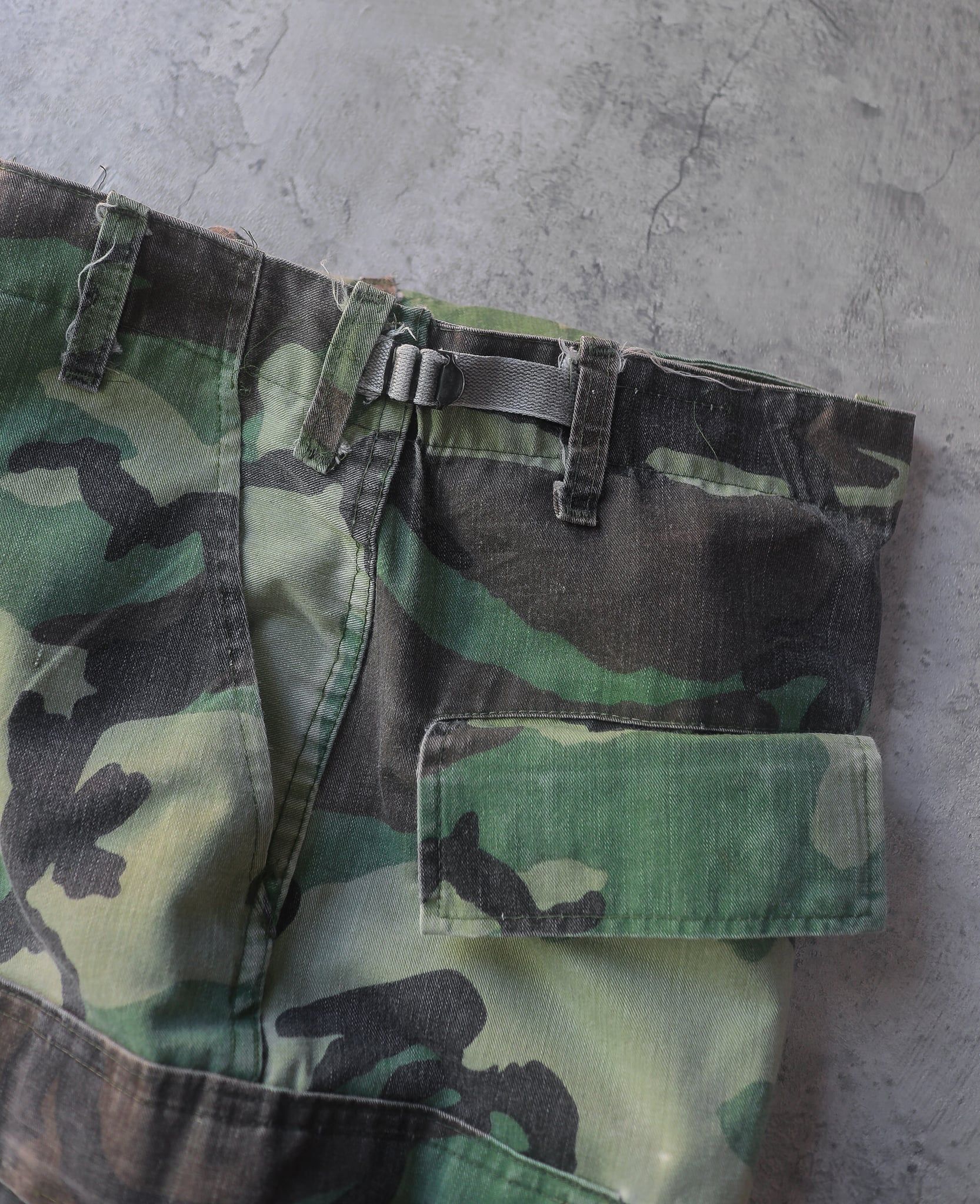  10.11.24 - VTG MILITARY CARGO PANTS 