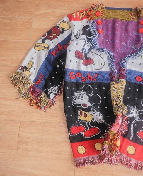  10.08.24 - VTG BLANKET CAPE JACKET - DISNEY MICKEY 90s 