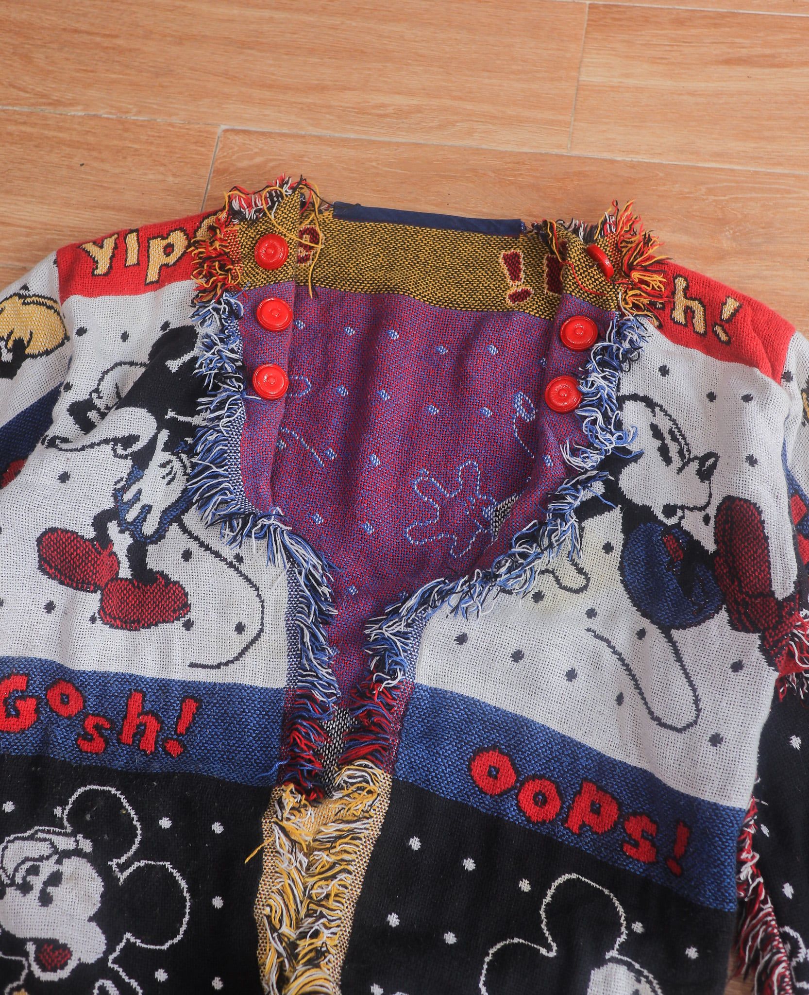  10.08.24 - VTG BLANKET CAPE JACKET - DISNEY MICKEY 90s 