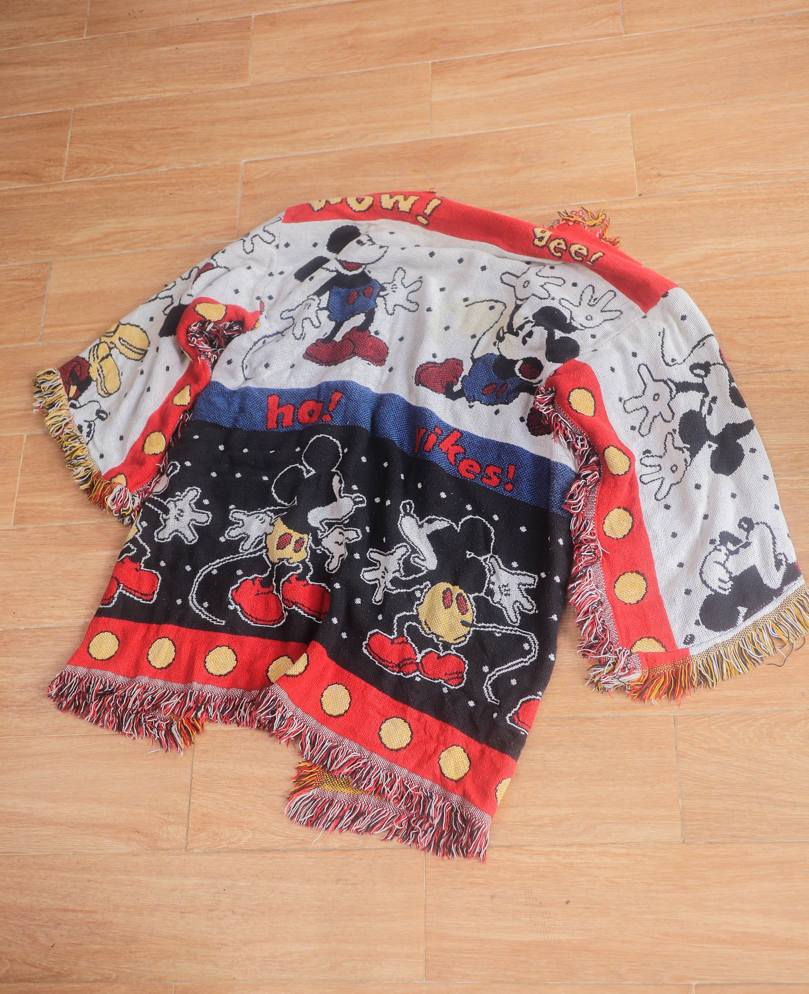  10.08.24 - VTG BLANKET CAPE JACKET - DISNEY MICKEY 90s 