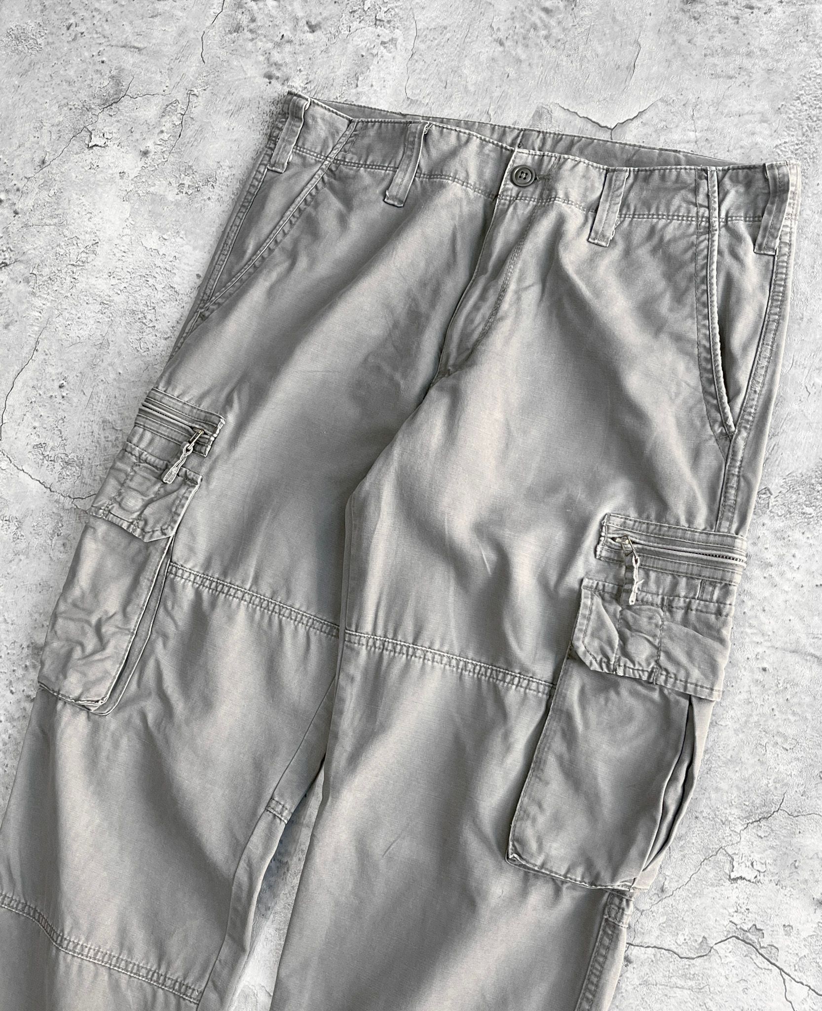  10.30.24 - VTG CARGO PANTS - UNIQLO 