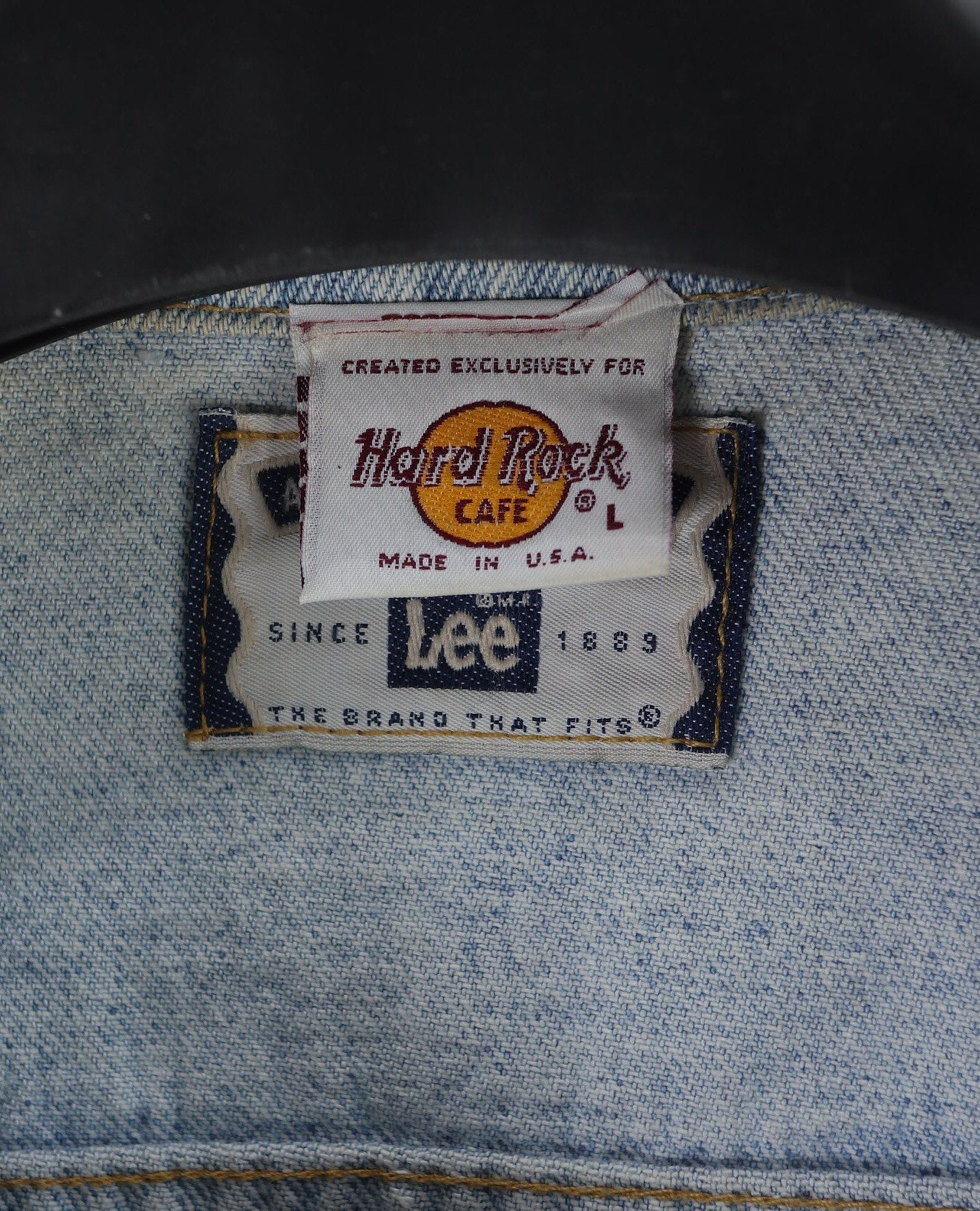  07.10.23 - VTG TRUCKER DENIM JACKET - HARDROCK CAFE by LEE 90s 