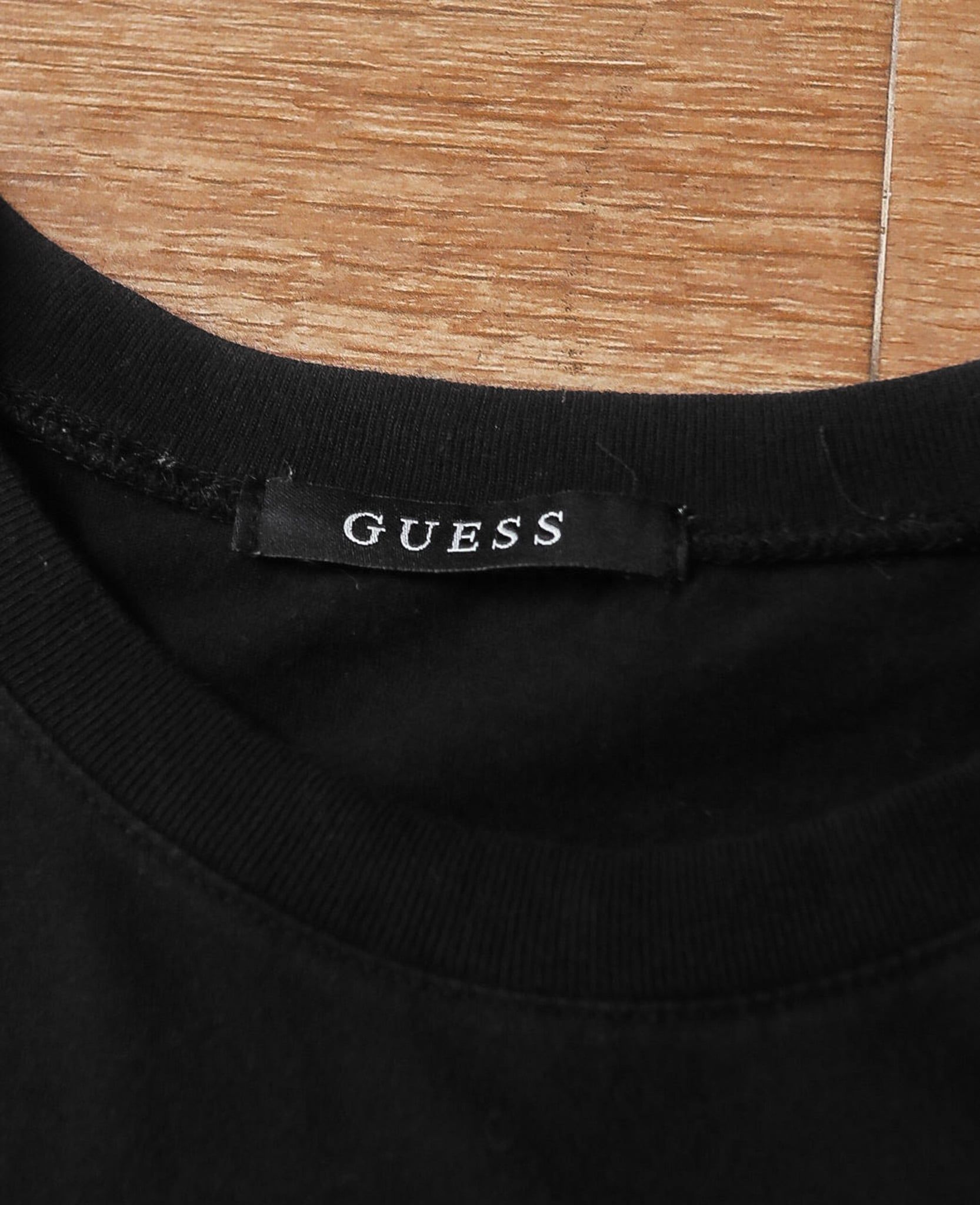  05.21.24 - VTG T-SHIRT - GUESS 