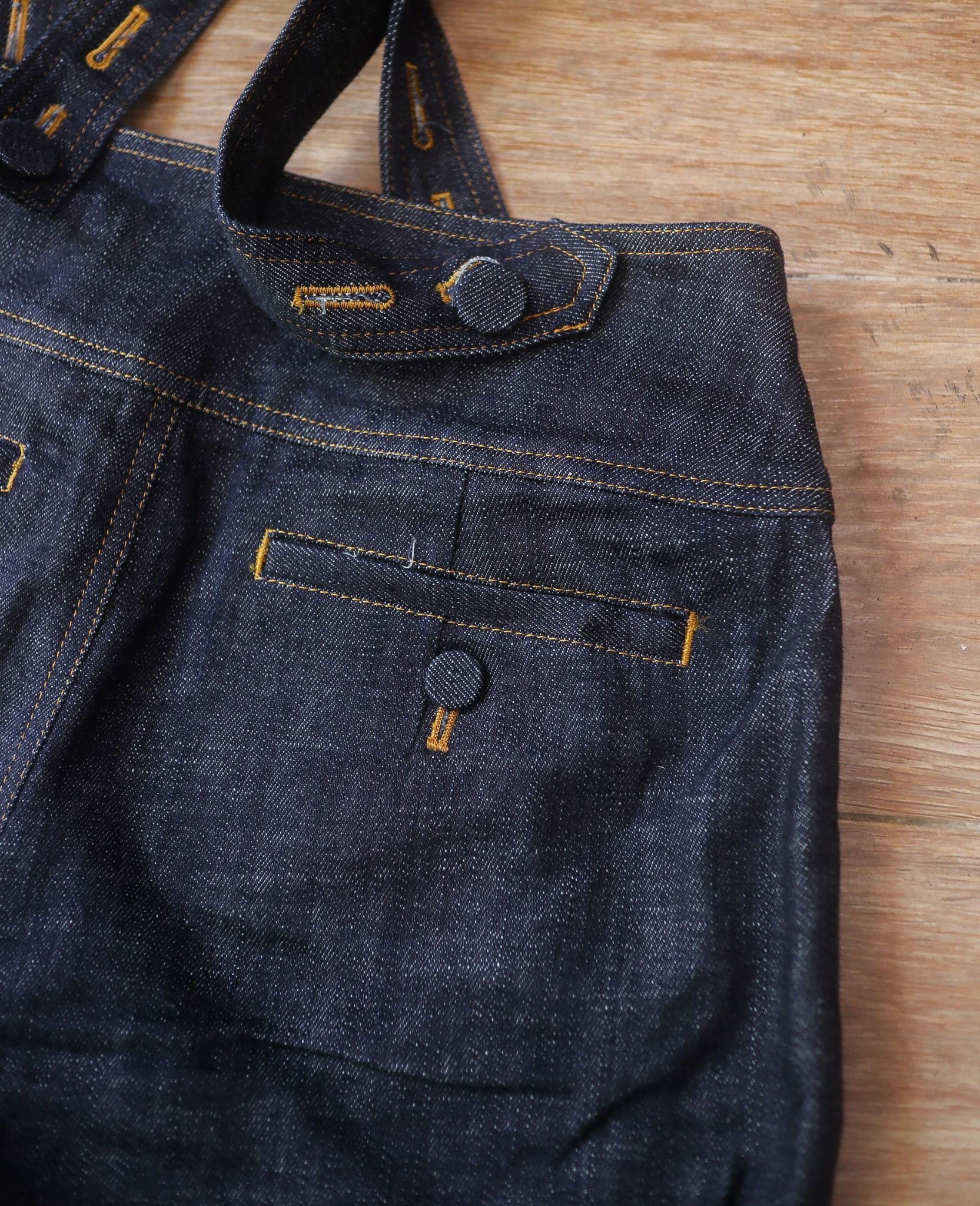  06.12.24 - VTG DENIM OVERALLS SHORT - BROWNIE BEE 