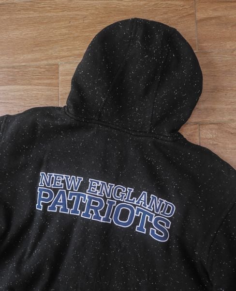  06.18.24 - VTG CROPPED ZIP UP HOODIE - NFL PROLINE PATRIOTS 