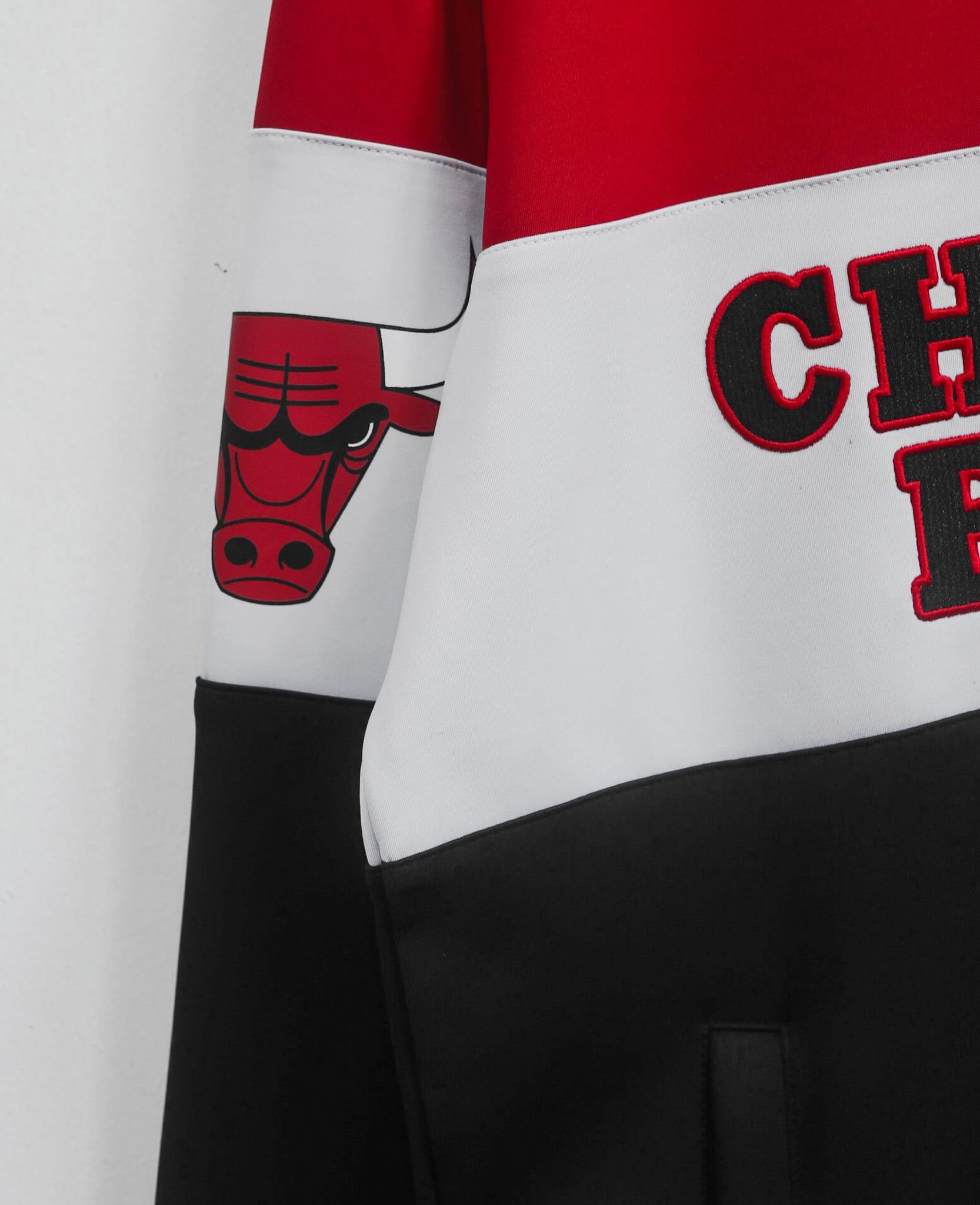  03.06.24 - VTG JERSEY QUATER ZIP PULLOVER HOODIE - NBA CHICAGO BULLS 