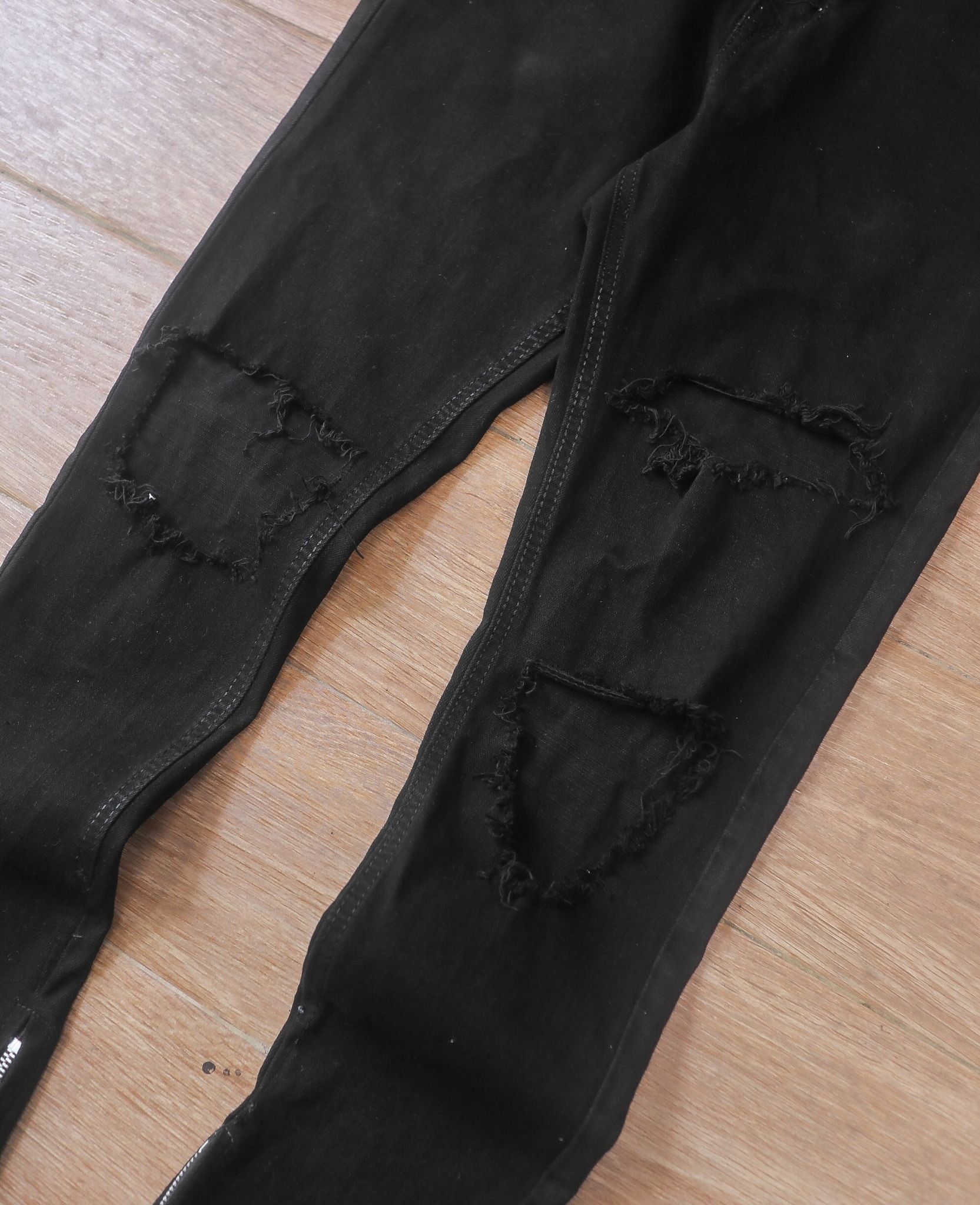  06.26.24 - VTG SKINNY DESTROYED DENIM PANTS 