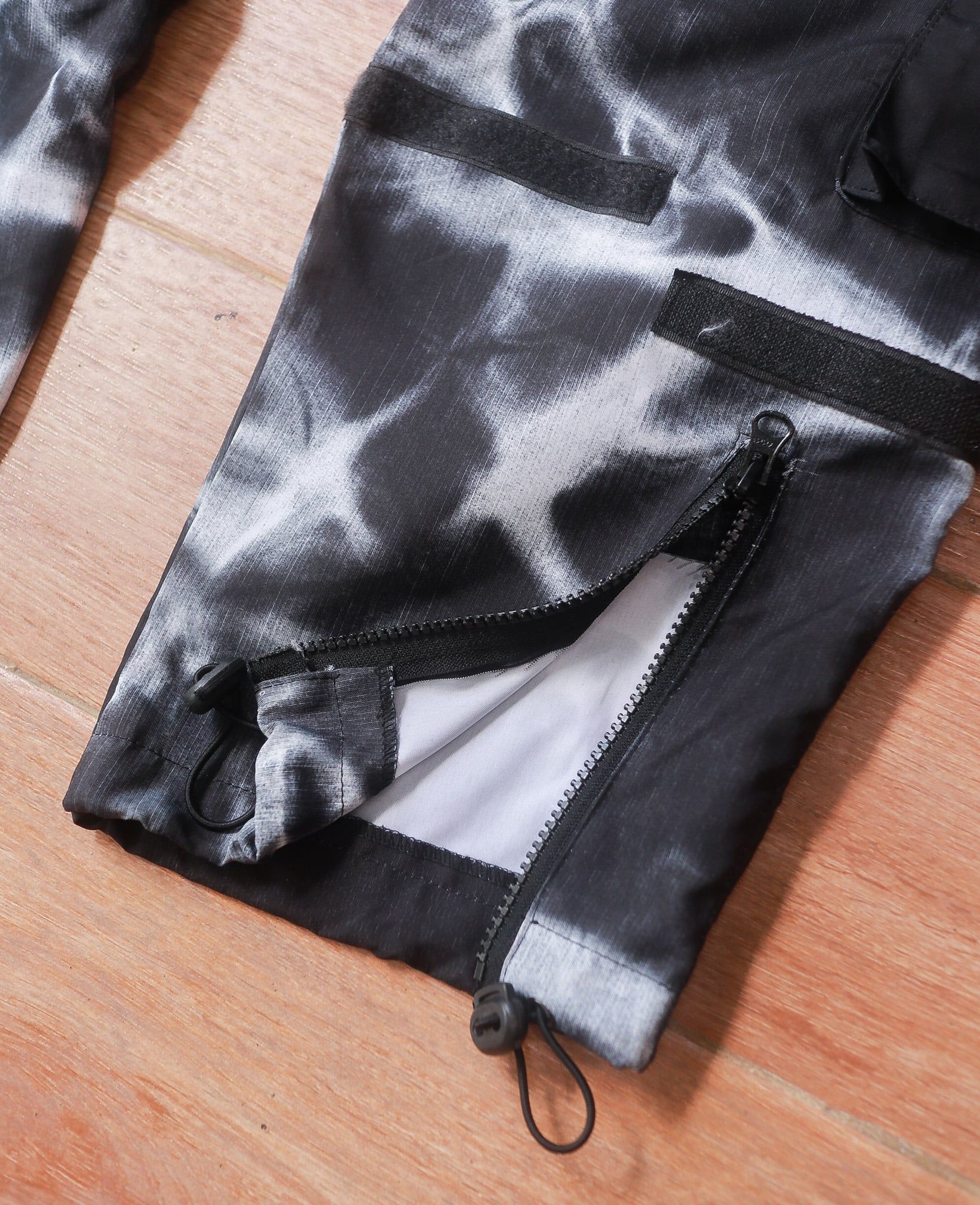  08.02.24 - VTG CONVERTIBLE NYLON PANTS 