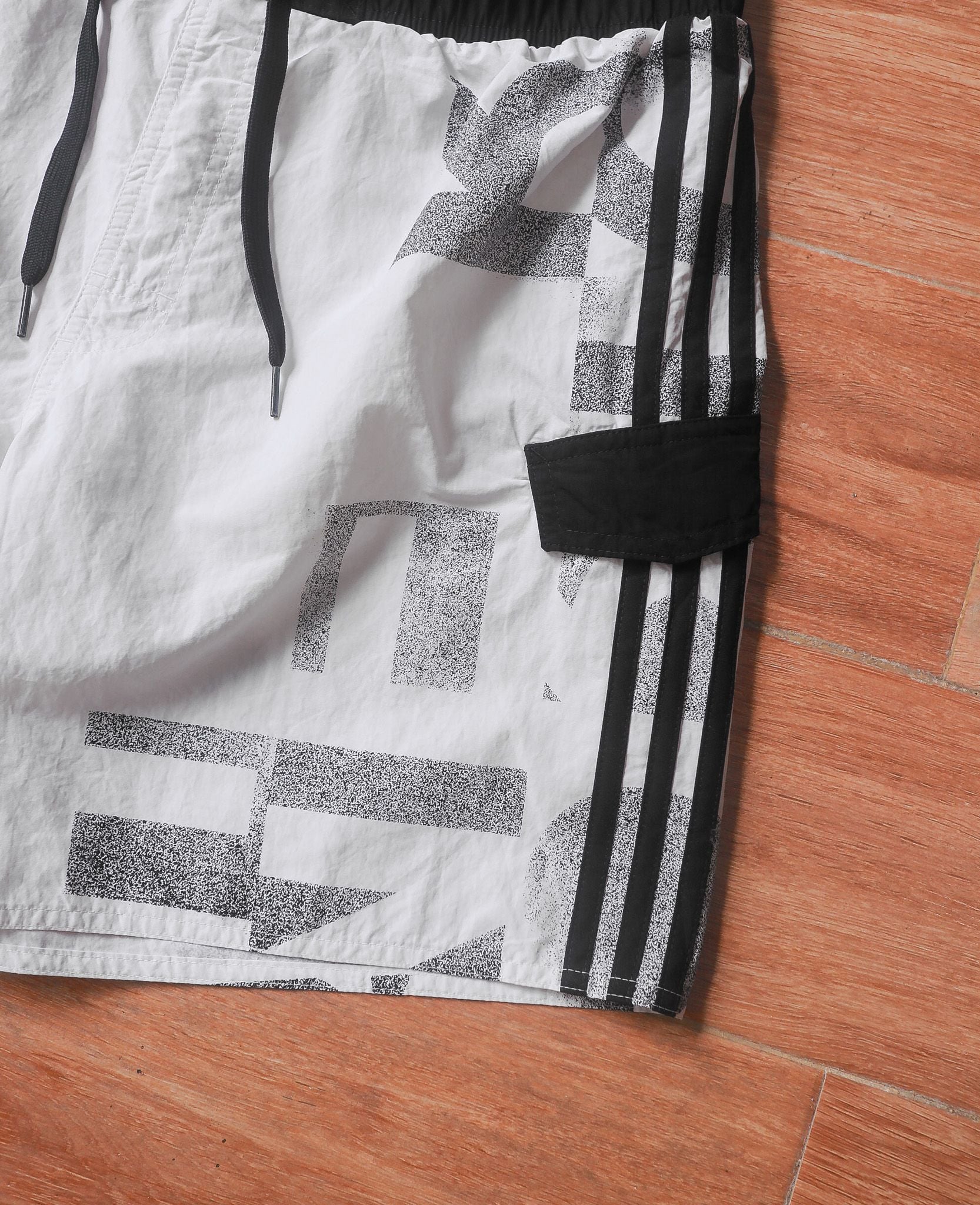  08.02.24 - VTG NYLON SHORT - ADIDAS 
