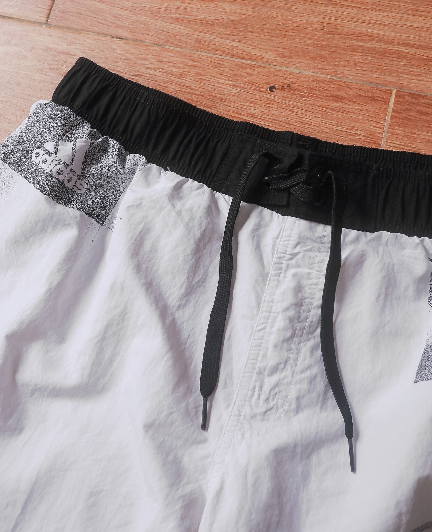  08.02.24 - VTG NYLON SHORT - ADIDAS 