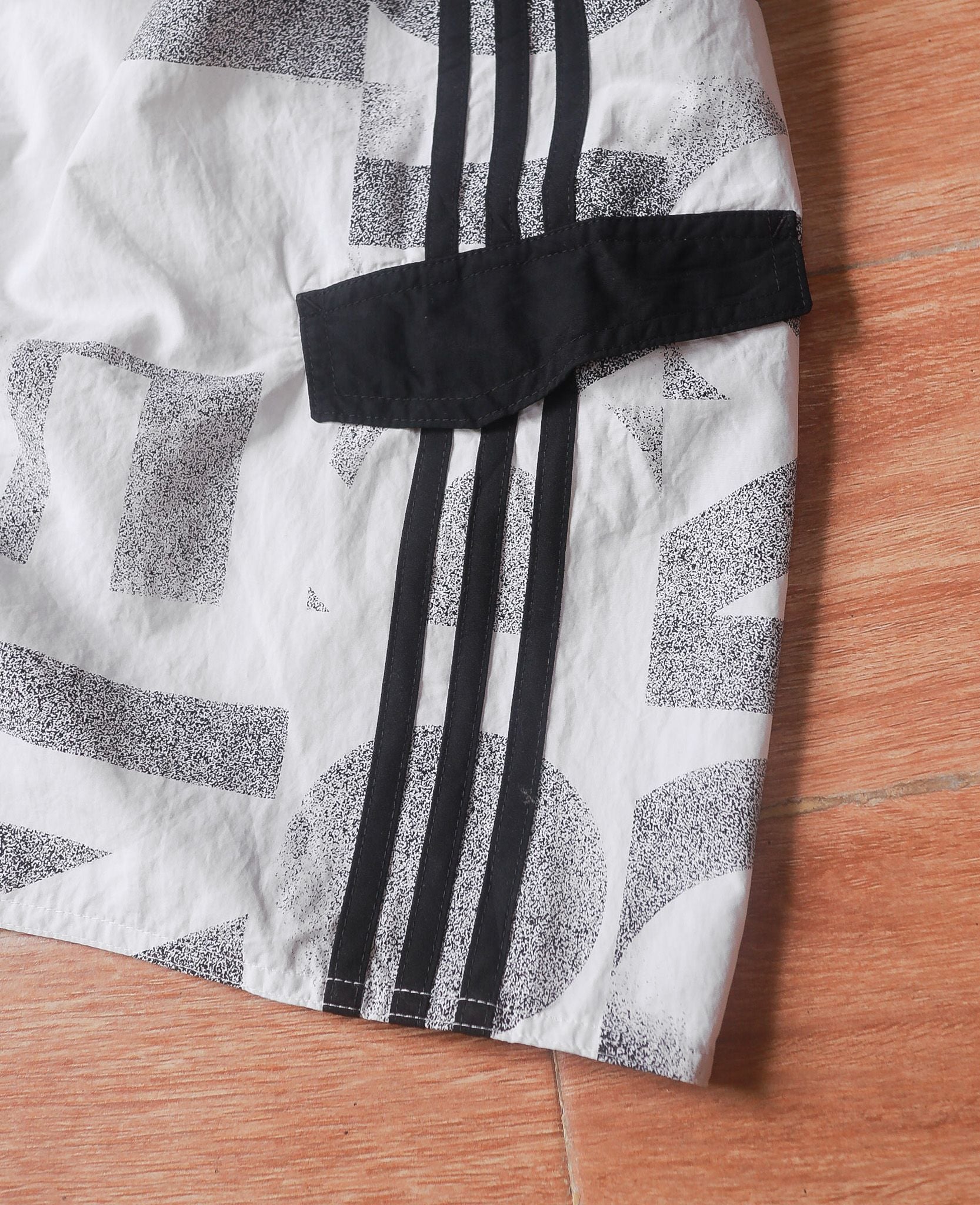  08.02.24 - VTG NYLON SHORT - ADIDAS 