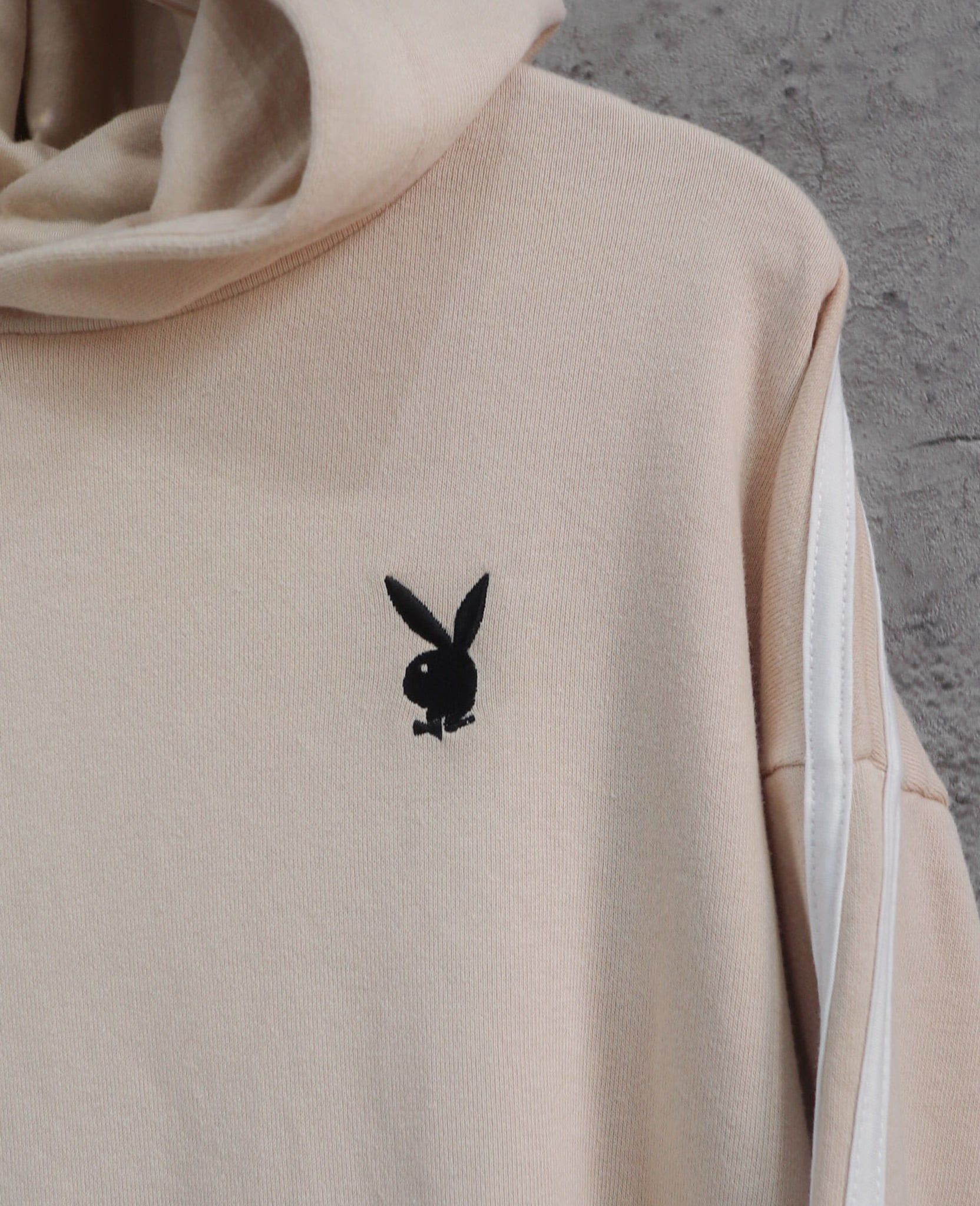  01.09.24 - VTG CROPPED PULLOVER HOODIE - PLAYBOY BUNNY 