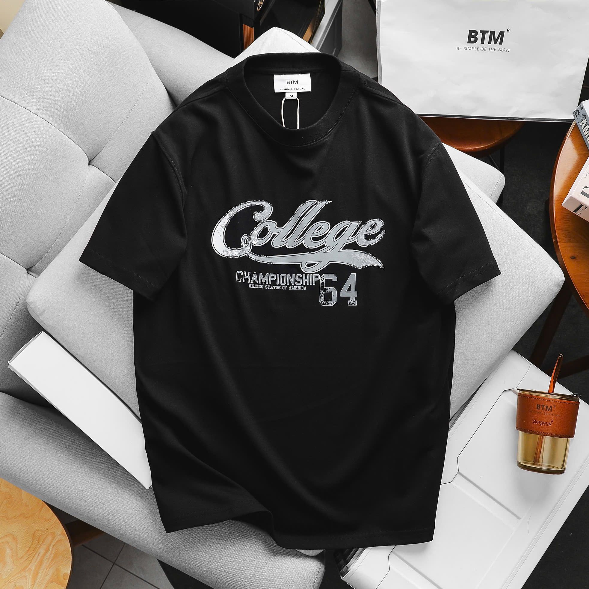  Áo Thun BTM Logo COLLEGE64 