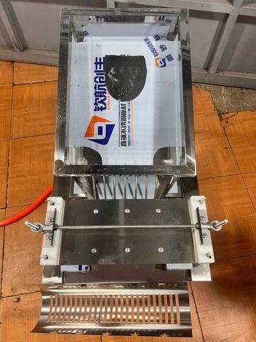 Máy bóc vỏ trứng cút SBKJ