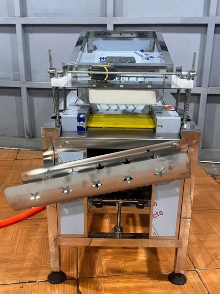 Máy bóc vỏ trứng cút SBKJ