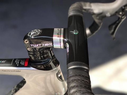 Ghi đông liền potang Carbon Twitter