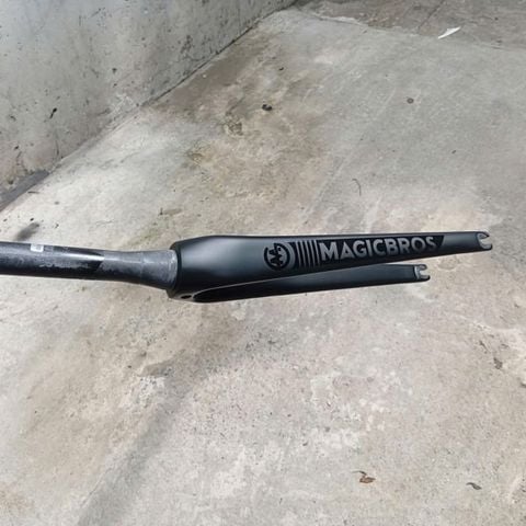 Càng carbon Magicbros ống carbon cổ lớn mã C11
